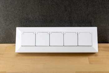 5-fach Steckdosenblock, weiß, 250V~/ 16A, Aufbaumontage mit Klappen