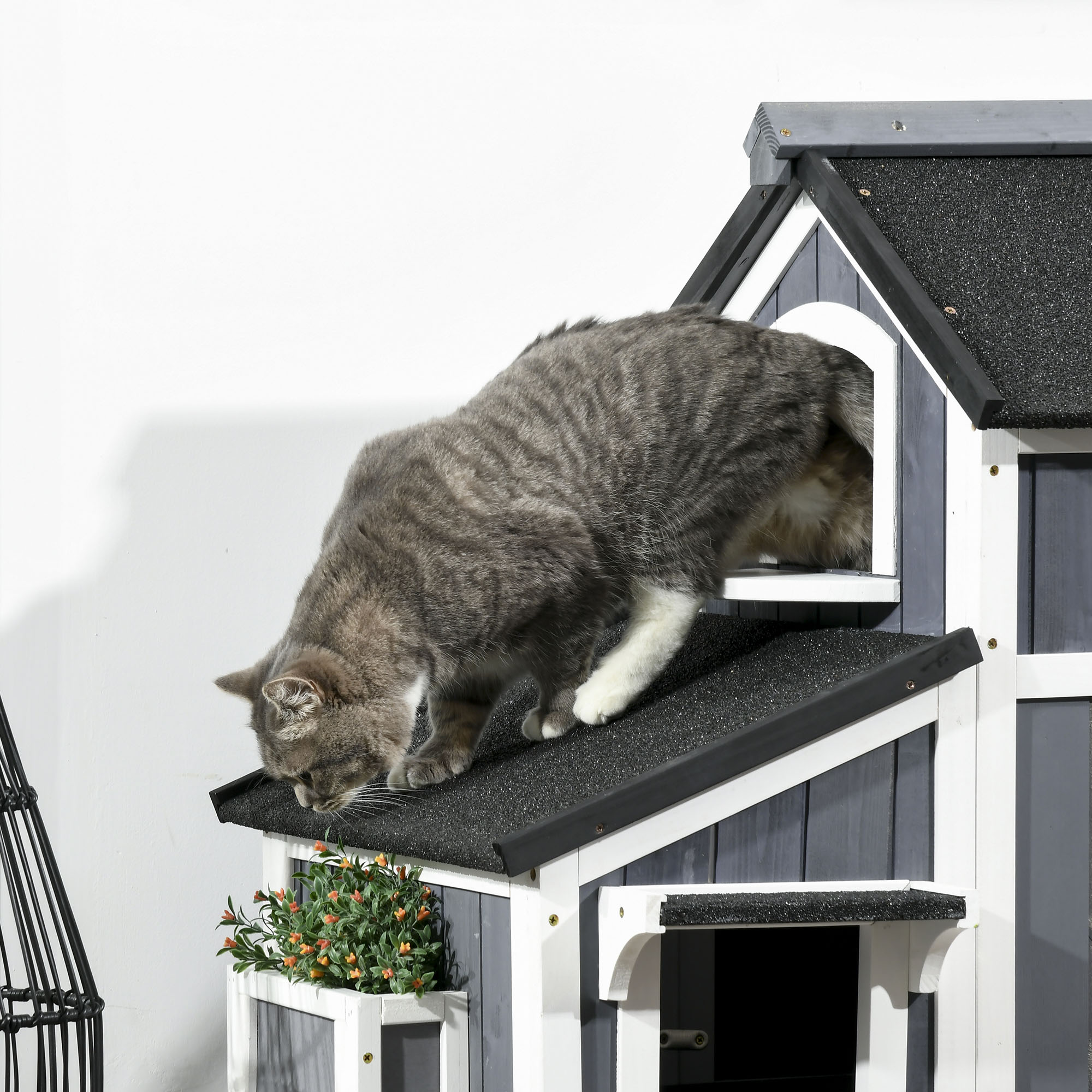 Outdoor-Katzenhaus, zweistöckig, Bodenabstand, Naturholz, Asphaltdach, grau, 96 x 65 x 85,5 cm