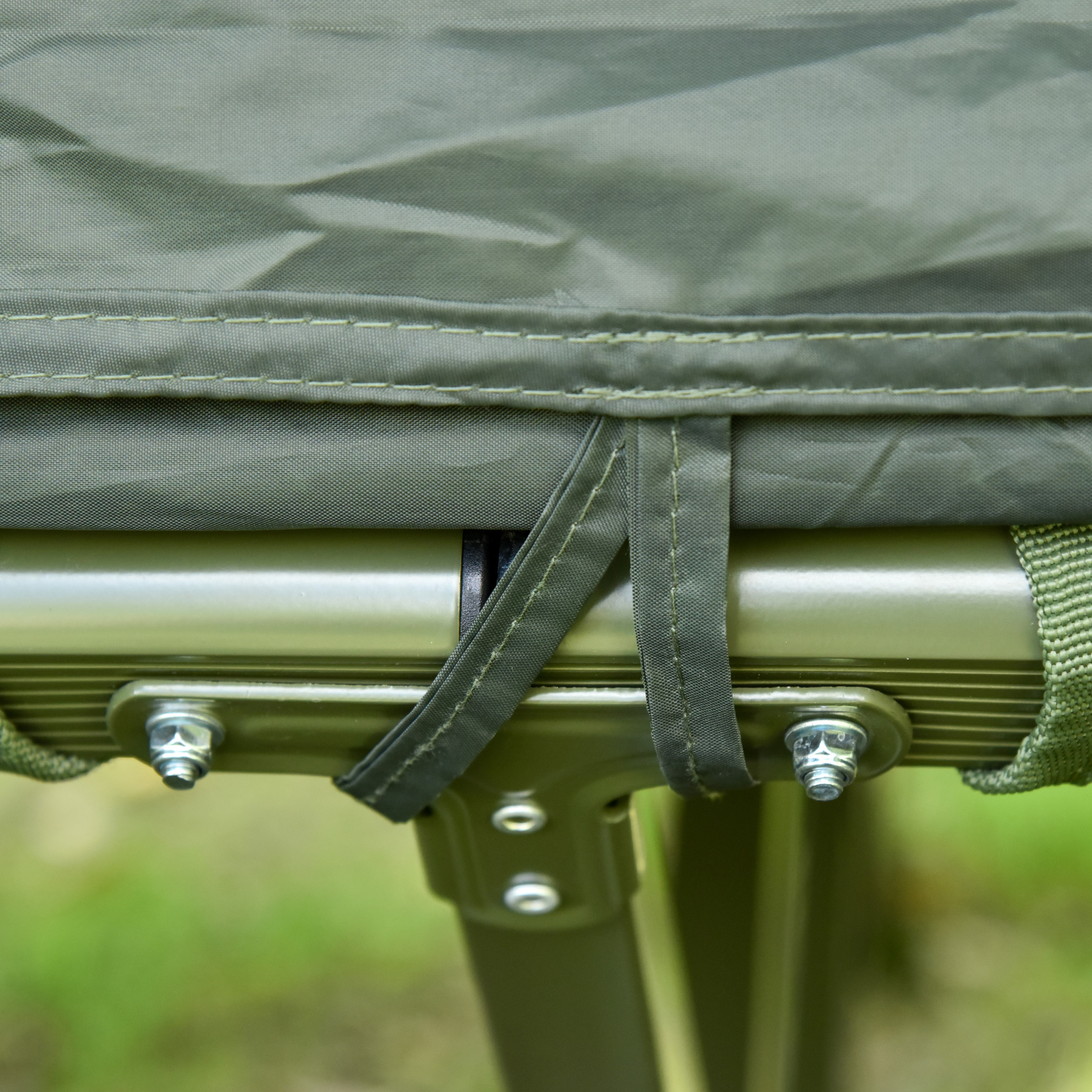 Campingzelt-Set für 2 Personen mit Feldbett und Luftmatratze Grün