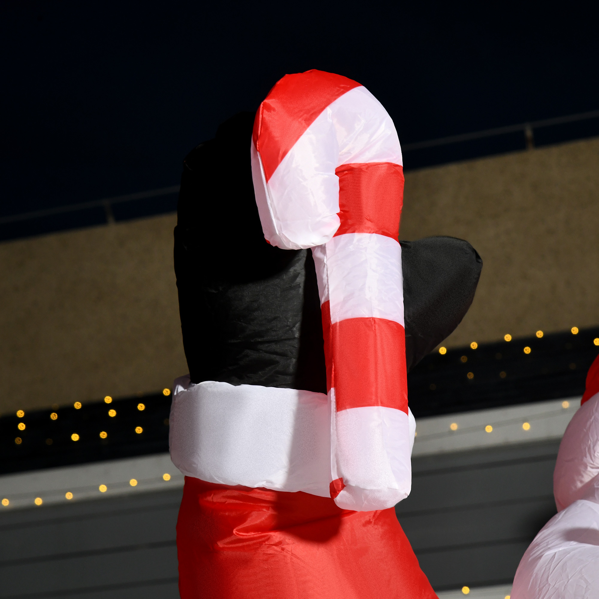 Aufblasbar Weihnachtsdeko, 2,4 m Weihnachtsmann mit LED-Beleuchtung, Zuckerstange