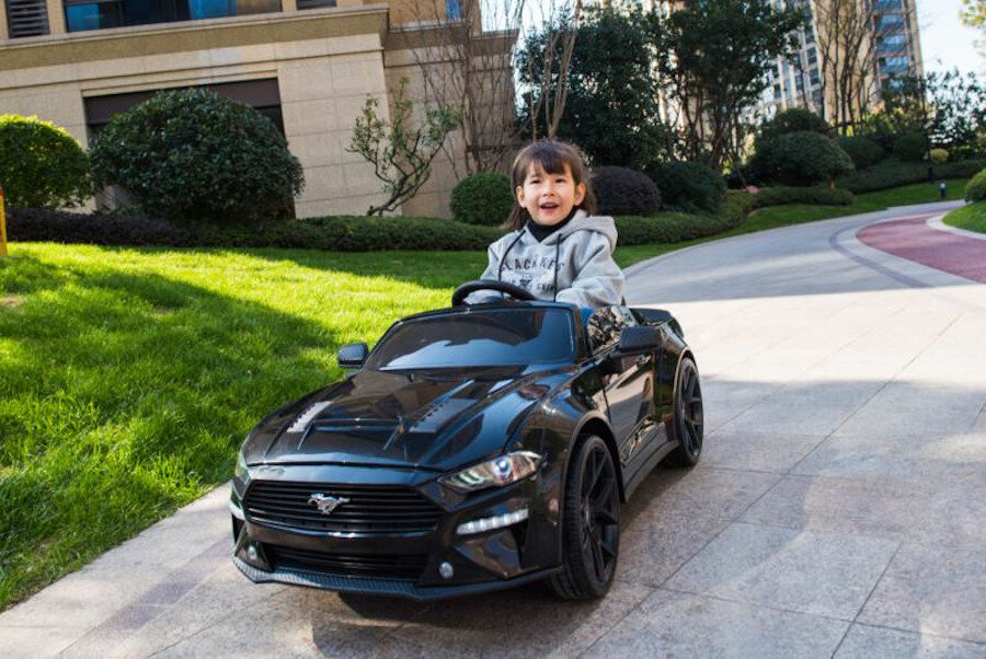 Kinderfahrzeug Ford Mustang