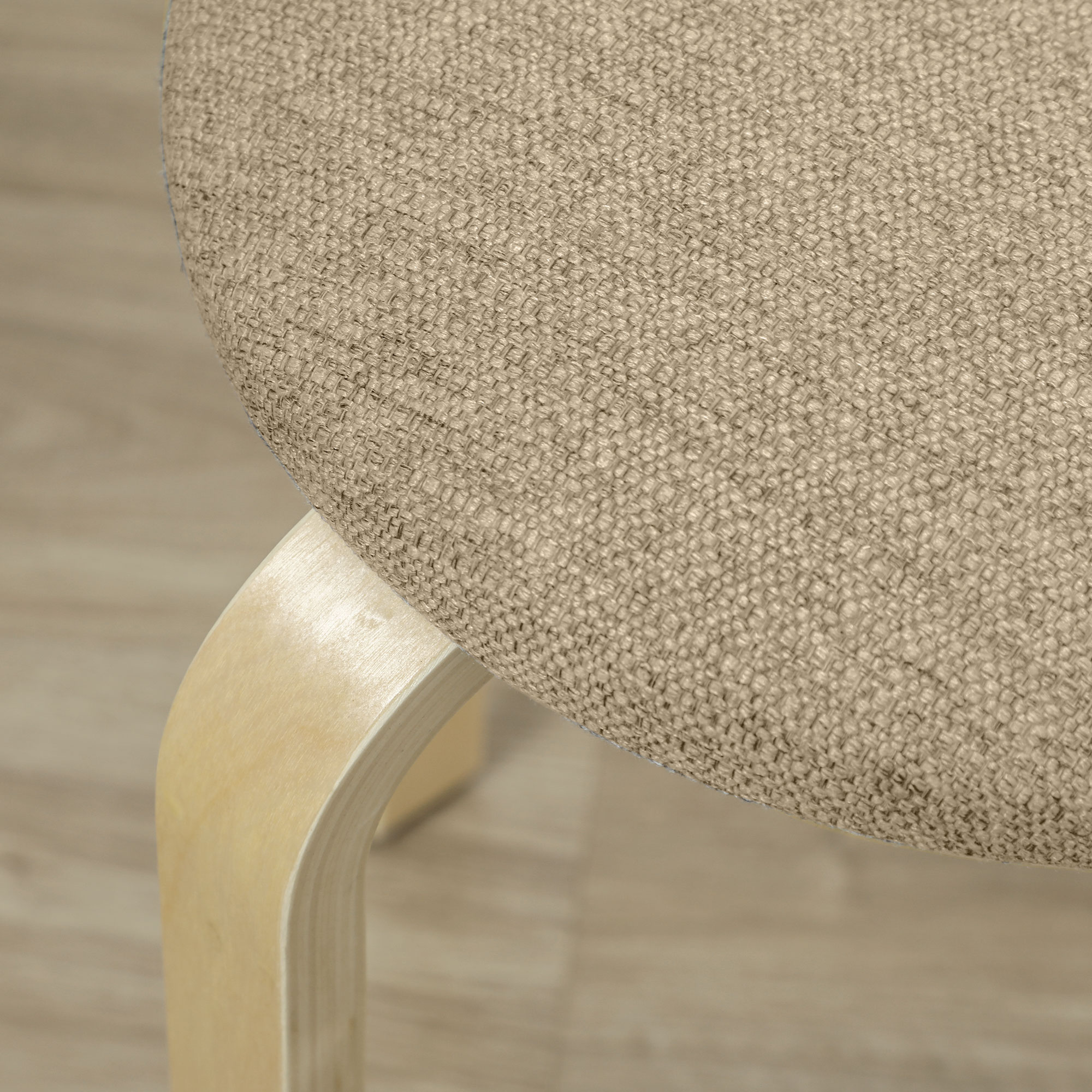 Polsterhocker im 4er-Set, stapelbar, lackierte Oberfläche, Holzbeine, Khaki