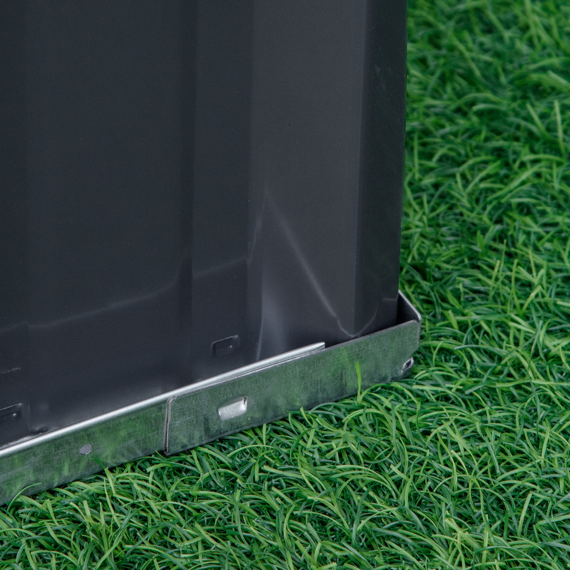 Hochbeet aus Stahl 3-stufige Gartenbeet mit T-Form-Pflanzenschilder Handschuhe Pflanzenbeet Kräuterbeet Blumentreppe für Balkon Garten Dunkelgrau 118 x 118 x 62 cm