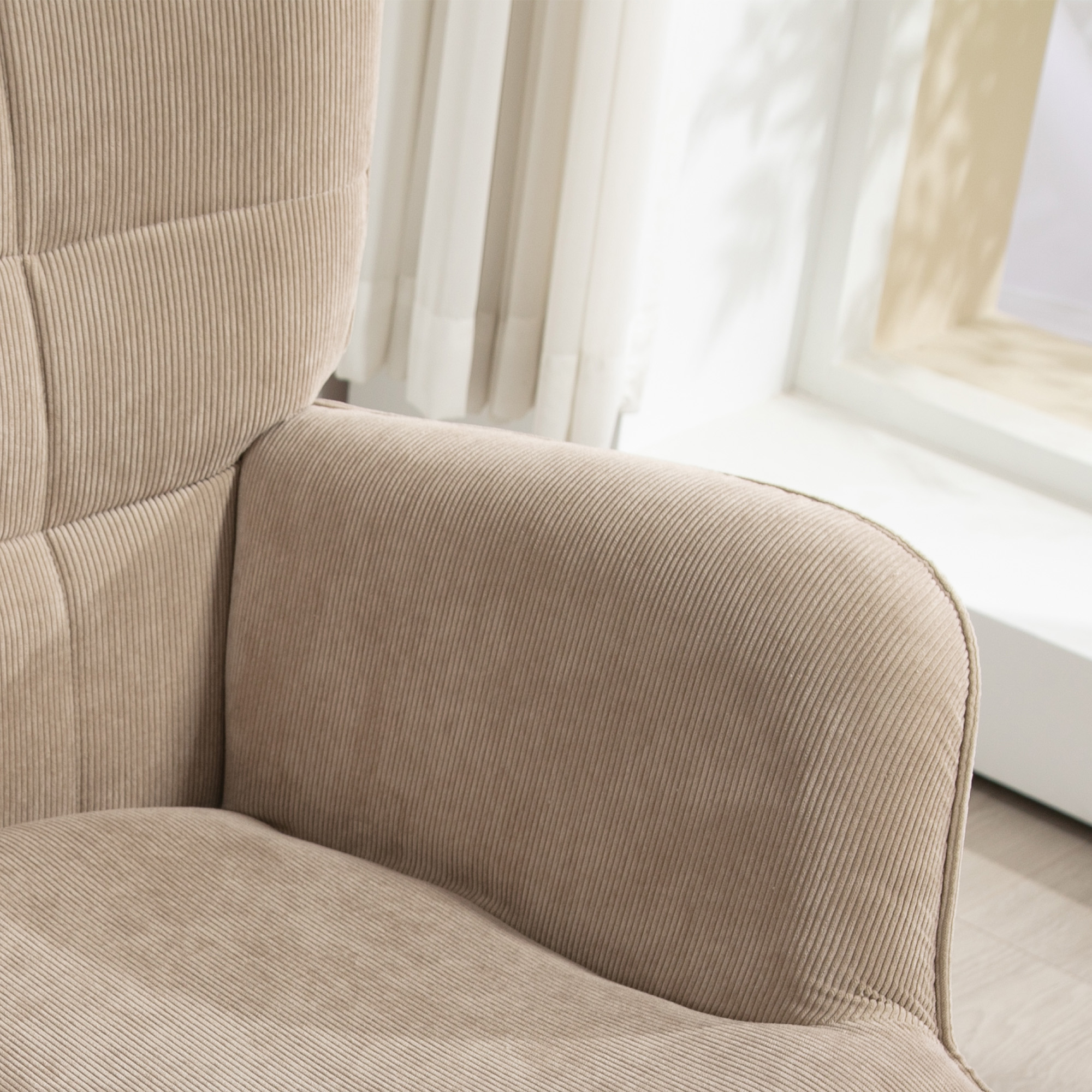 Akzentsessel mit Hocker, Relaxsessel in Cord-Optik, Armlehnstuhl mit Holzbeinen, für Wohnzimmer, Hellbraun
