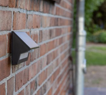 LED Solar Wandleuchte "SWL-AS400" / IP44, warmweiß 3000K, PIR Sensor