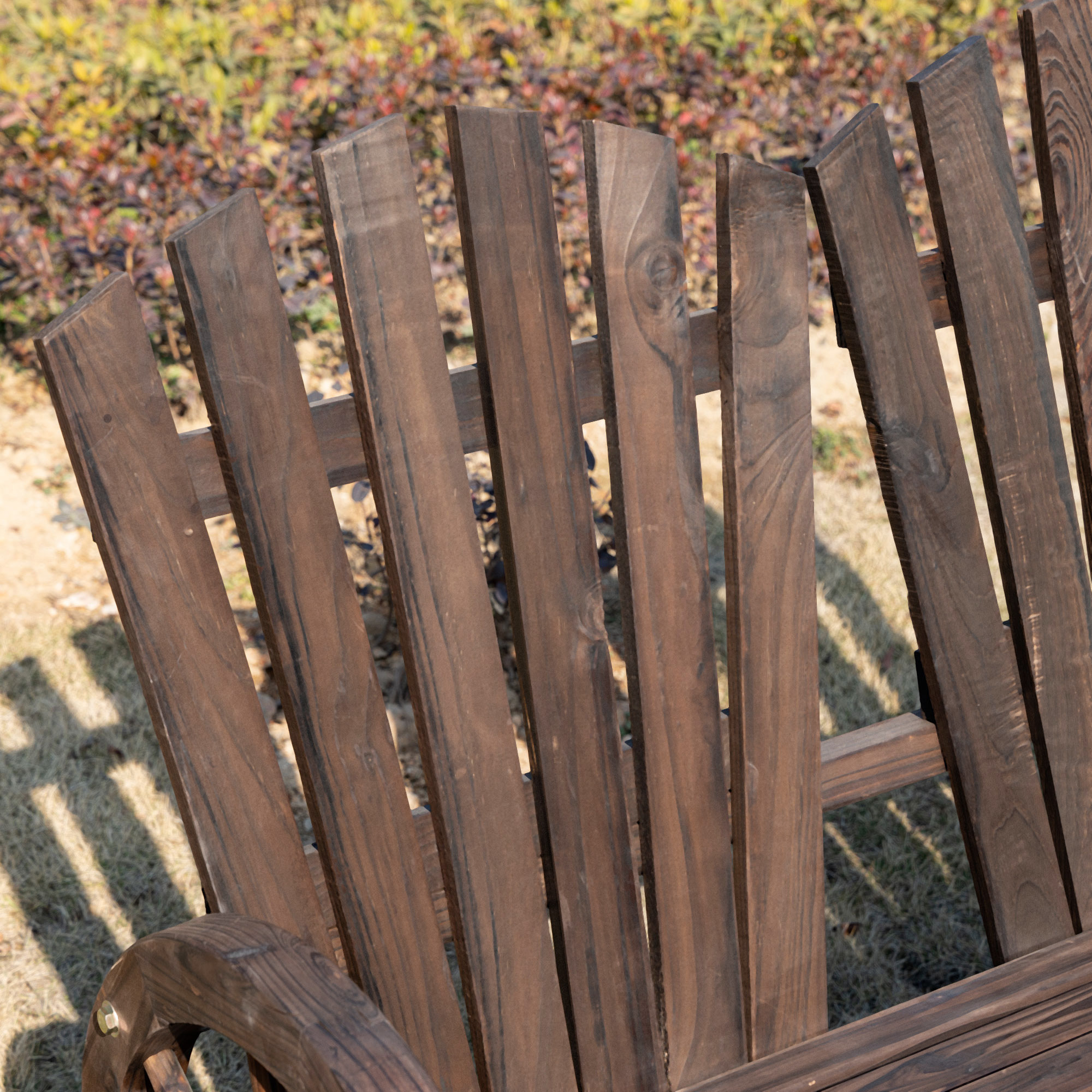 2-Sitzer Gartenbank Massivholz, Sitzbank mit Armlehne, Gartenmöbel 250kg belastbar, Rustikale Bank für Garten, Terrasse und andere Außenbereiche, 108 x 66 x 95 cm, Dunkelbraun
