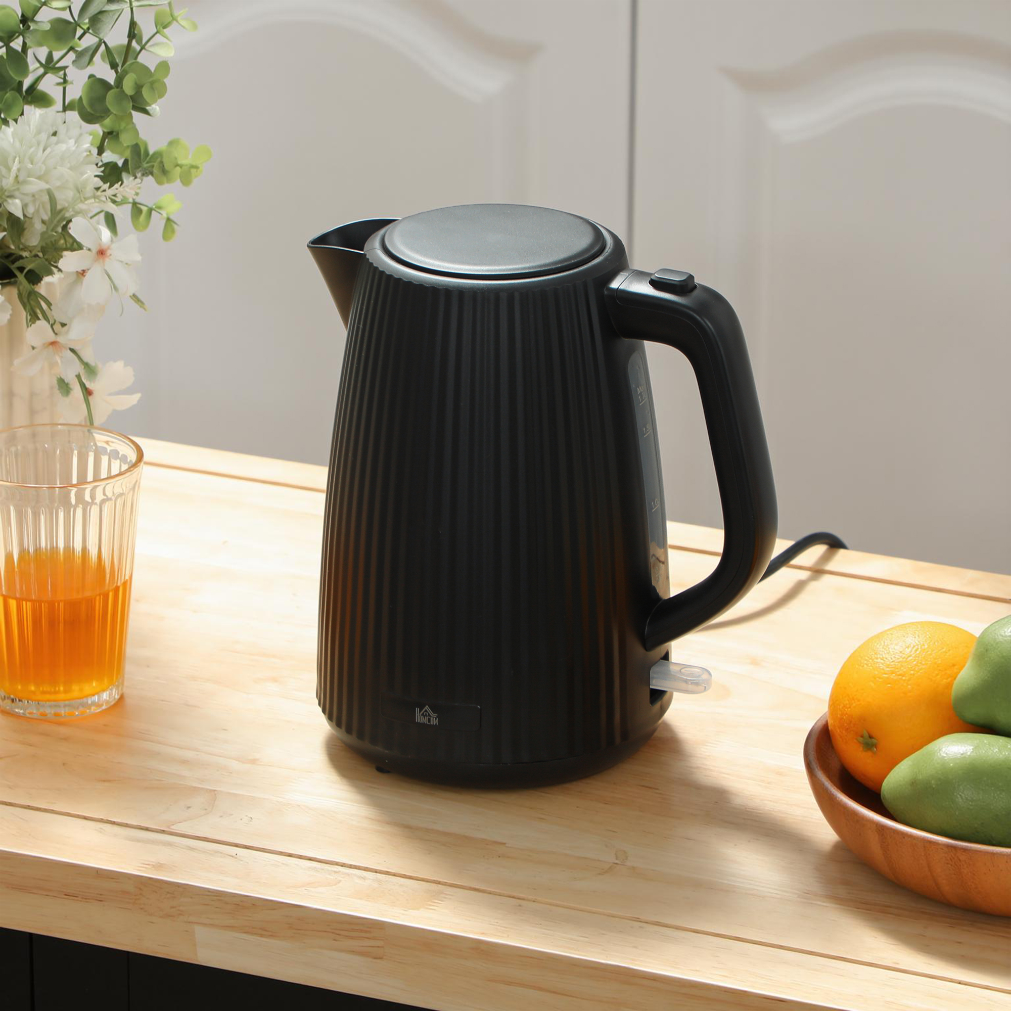 Elektrischer Wasserkocher, 1,7L, Schnellkochfunktion, 2200W, mit herausnehmbarem Kalkfilter, Abschaltautomatik, Schwarz
