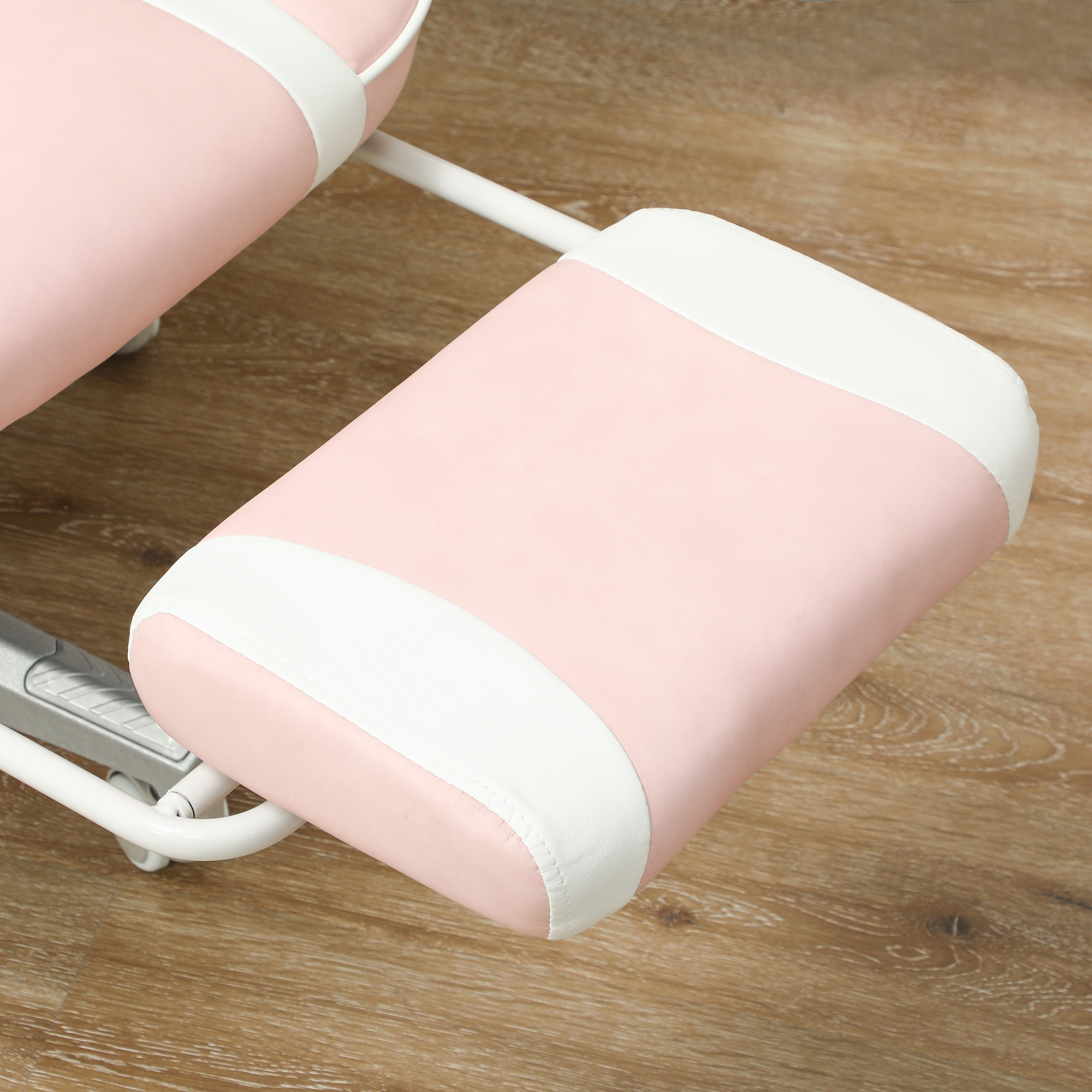 Gamingstuhl mit Fußstütze, Kopf- & Lendenkissen, drehbar, höhenverstellbar, Rosa