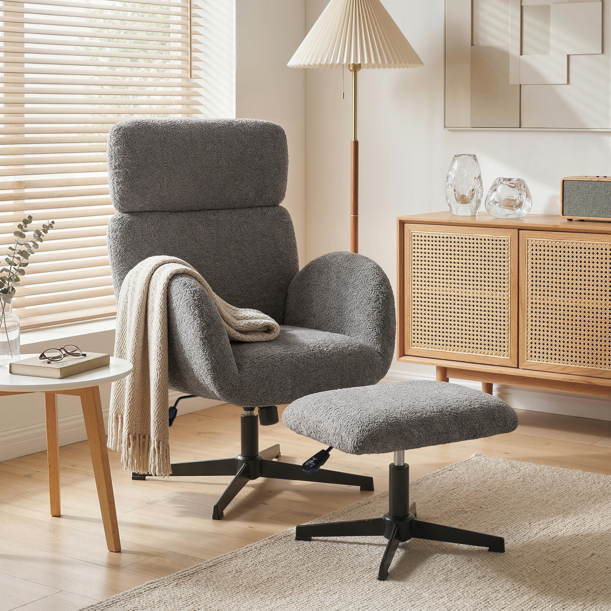 drehbarer Sessel mit Fußhocker, höhenverstellbarer Akzentstuhl mit verstellbarer Kopfstütze, Schaukel-Funktion, Grau