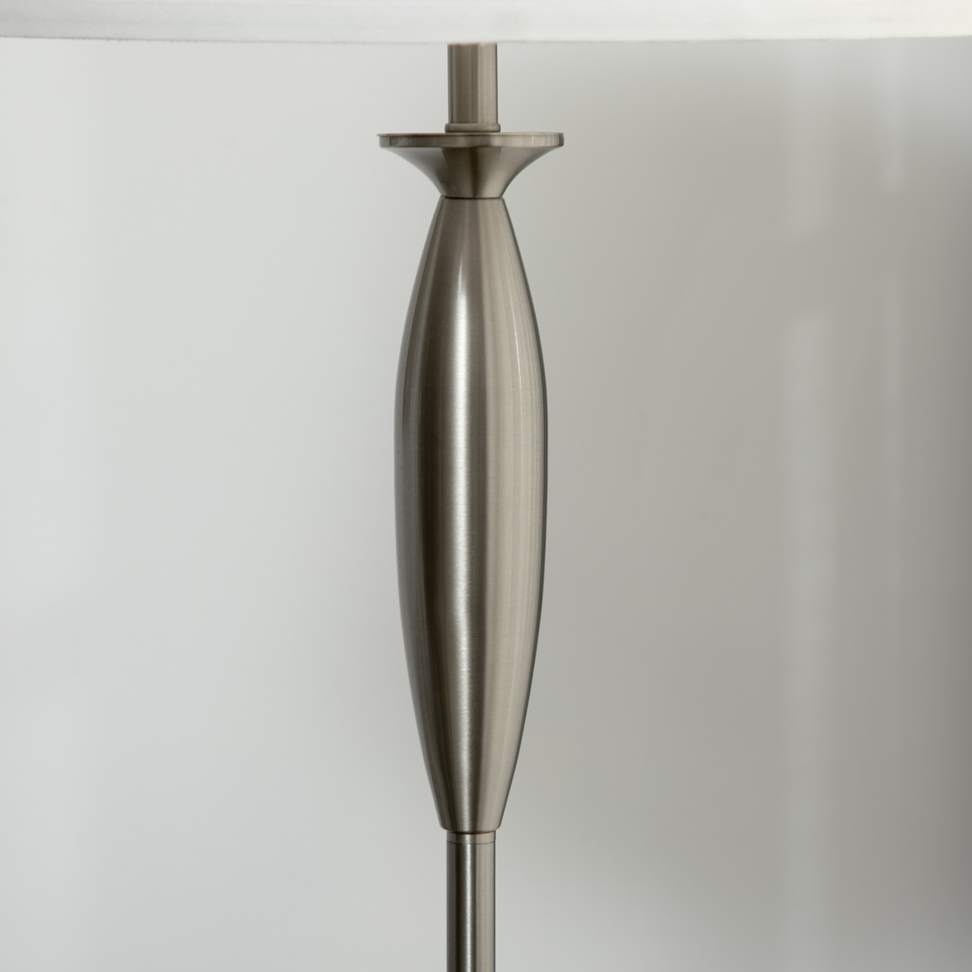 3-teiliges Leuchten-Set. 1 Stehleuchte, 2 Tischleuchten, Leinenoptik; 38 cm x 38 cm x 158 cm, Silber + Weiß