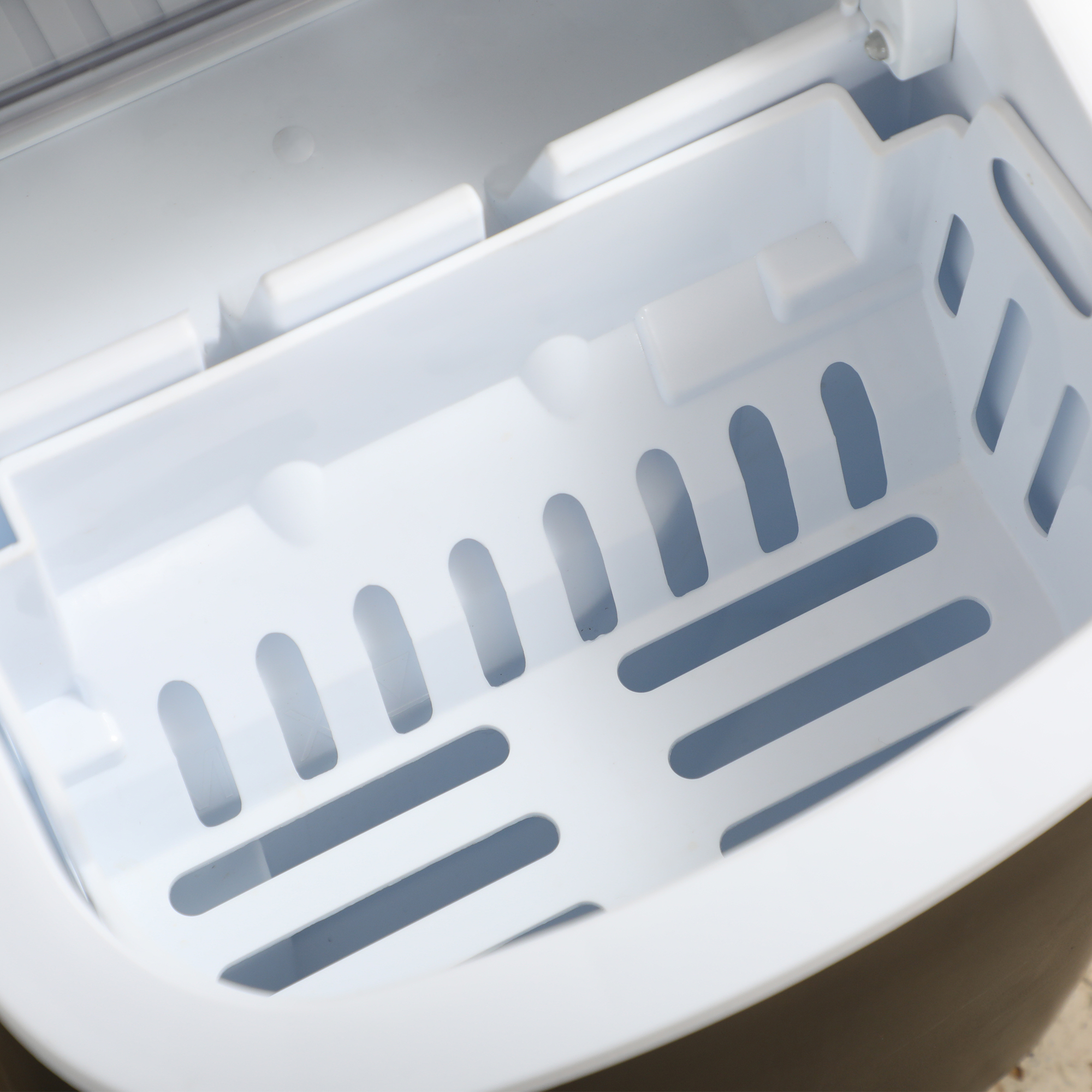 Eiswürfelmaschine Eiwürfelspender Eiwürfelbereiter, 29,4 cm x 22,2 cm x 29 cm, Schwarz