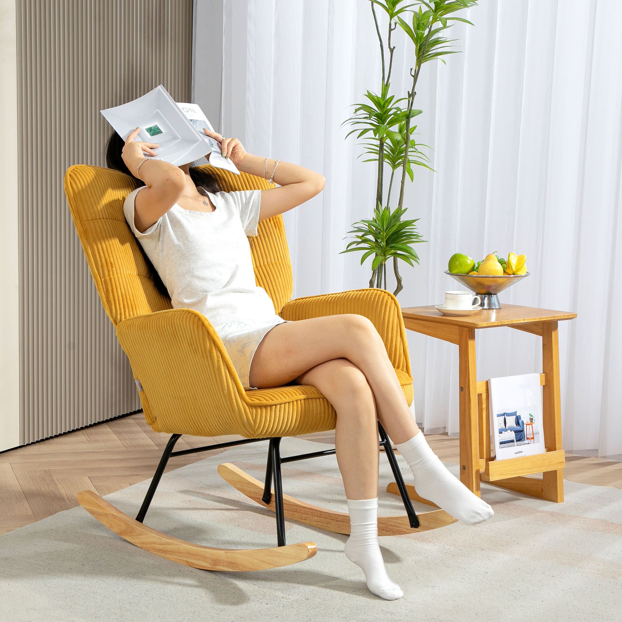 Vintage Schaukelstuhl, geschwungene Kufen, dicke Polsterung, Buchenholz & Stahl, Gelb