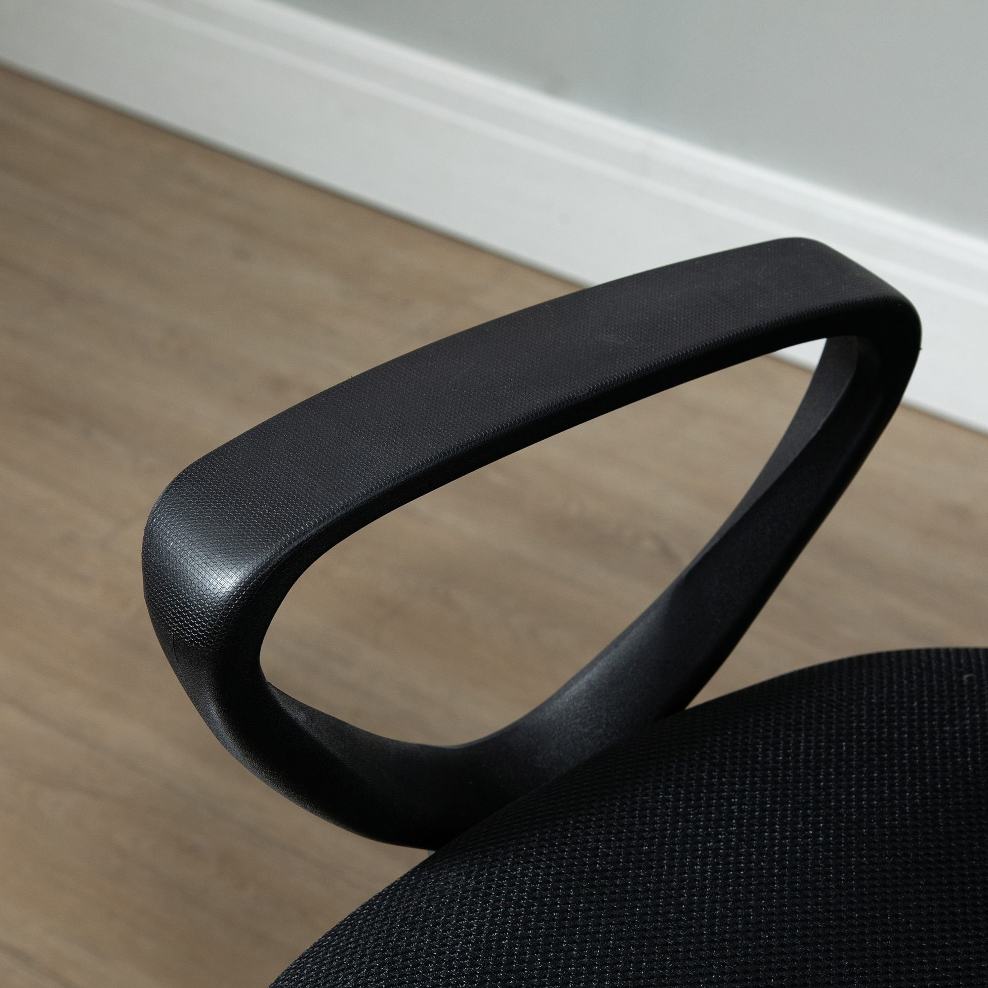 Bürostuhl Ergonomischer Schreibtischstuhl mit Armlehnen und Verstellbarer Fußring, Höhenverstellbarer Drehstuhl mit Netzbespannung Schwarz