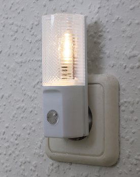 LED Nachtlicht mit Tag/Nacht-Sensor / 230V, warmweiße LEDs, nur 1W