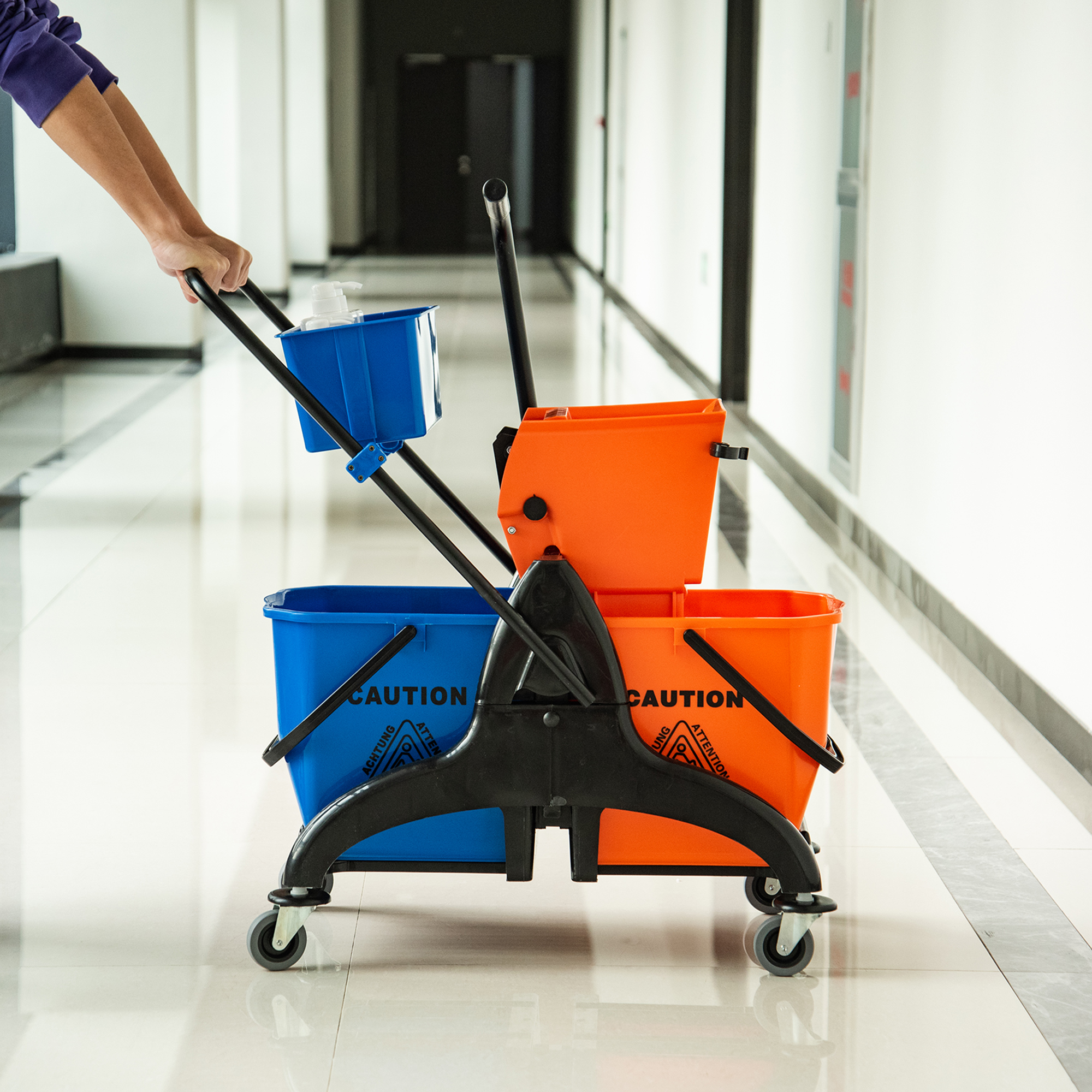 Reinigungseimer, Wischmoppeimer, rollbar, 26 Liter, Kunststoff, Metall, Orange