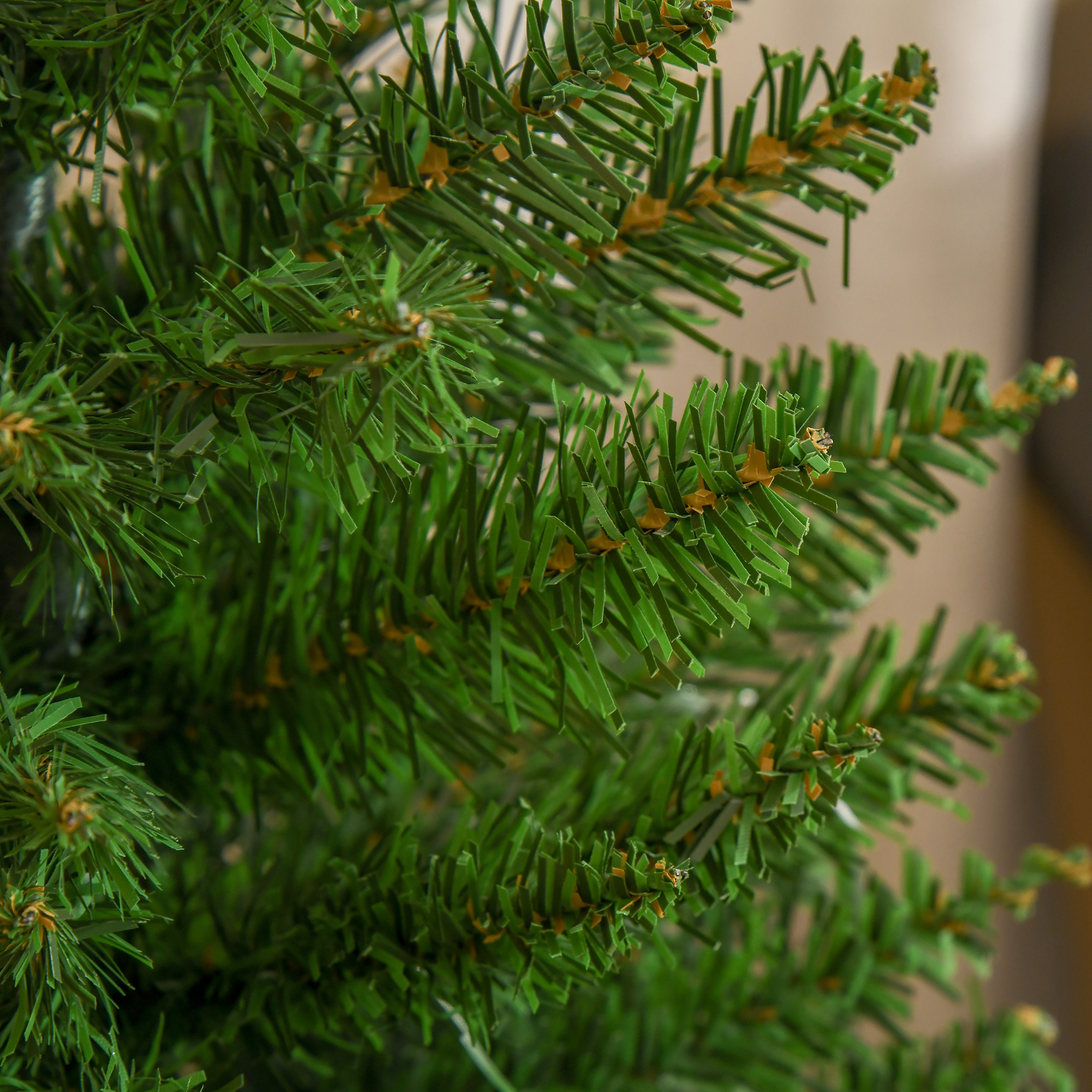 Mini Weihnachtsbaum mit künstlichem Schnee, 60 cm hoch, mit Zementständer, Mehrfarbig