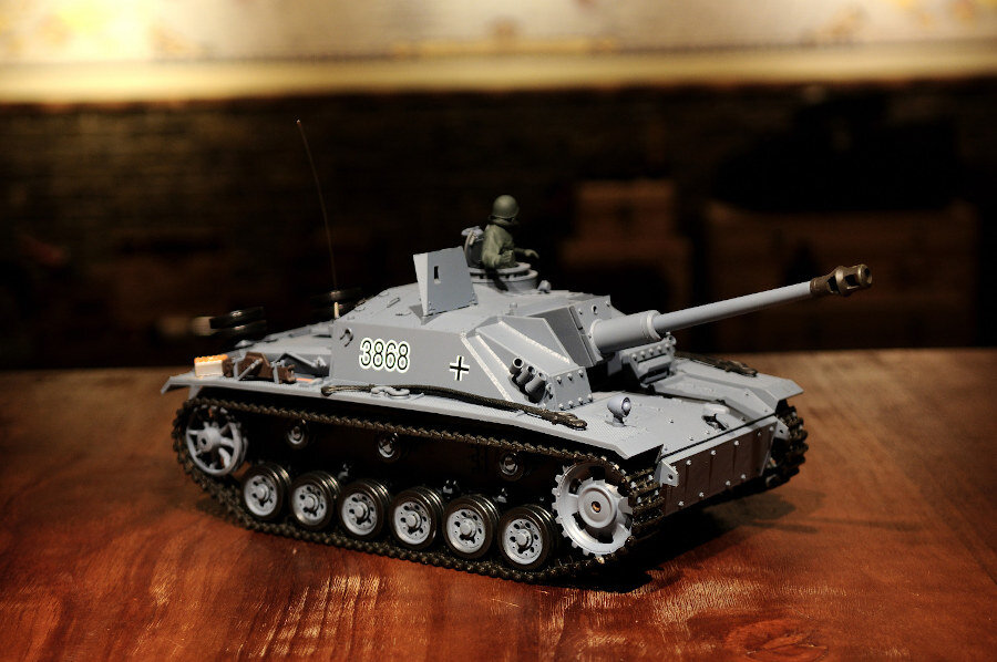RC Panzer "Sturmgeschütz III" - Metallgetriebe
