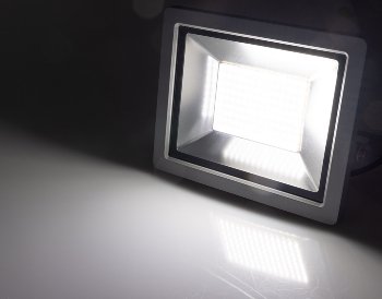 LED-Fluter SlimLine "CTF-SLT10 PIR" / 10W, IP44, 923lm, 4000K, Bewegungsmelder