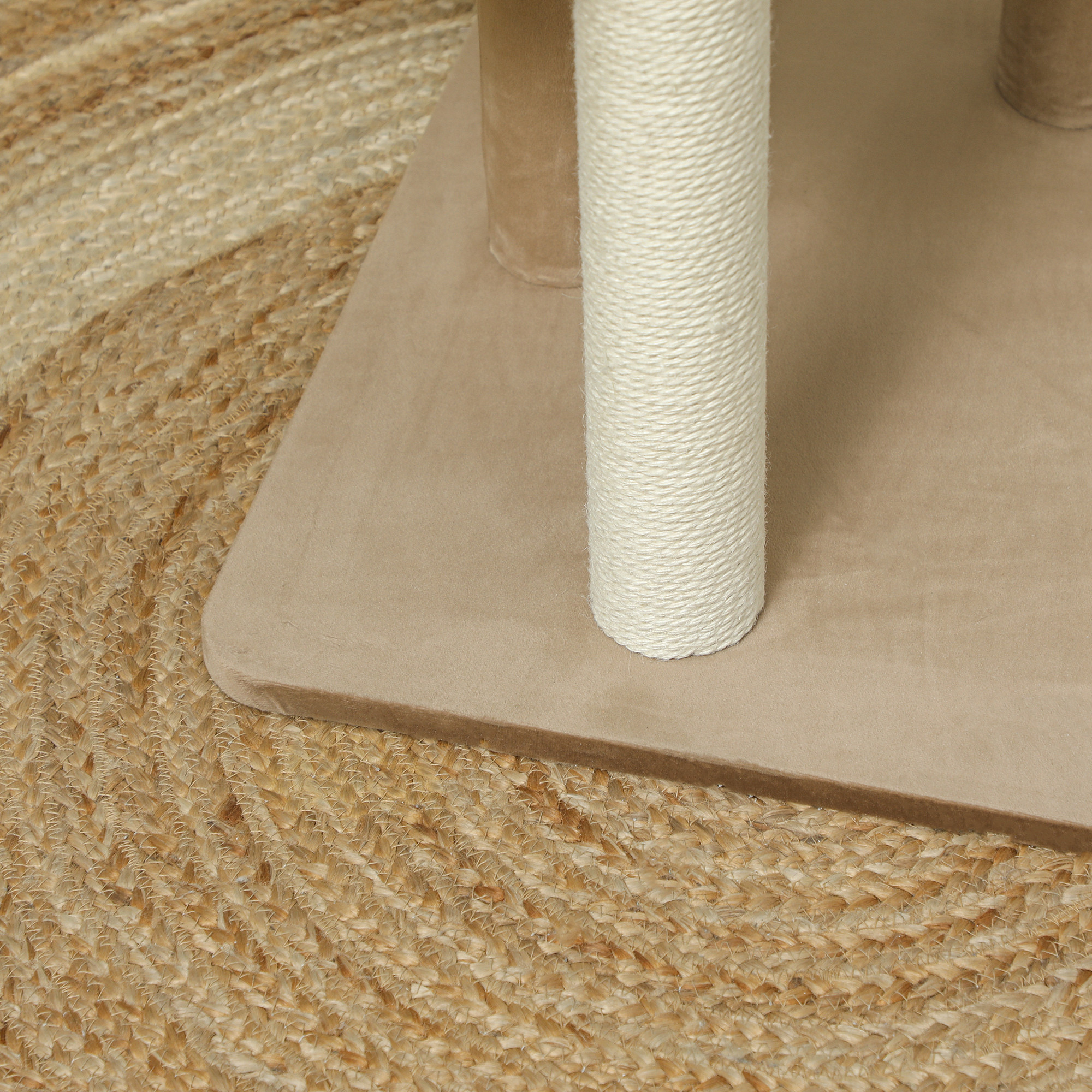 Kratzbaum mit 2 Etagen, Spielball, Kratzstämmen, Kratzkugeln, bis 7 kg, 56 x 54 x 86 cm, Braun