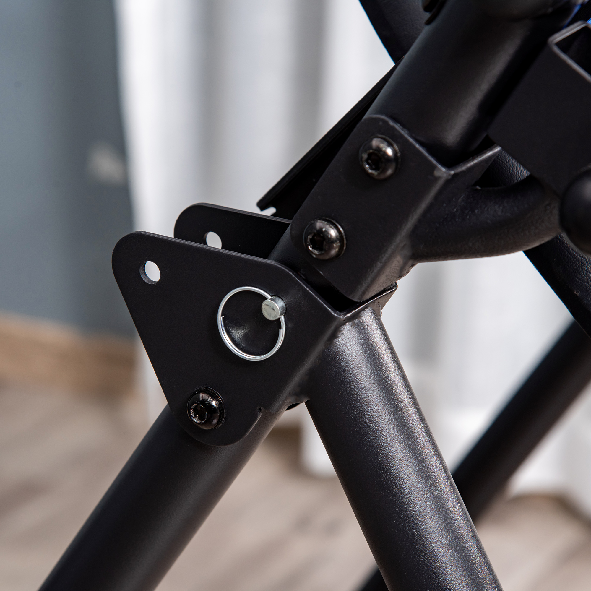 Inversionsbank klappbarer Schwerkrafttrainer mit zwei beweglichen Rädern eingestellt Rückenpolster Metall ABS Schwarz+Blau 132 x 71 x 145 cm