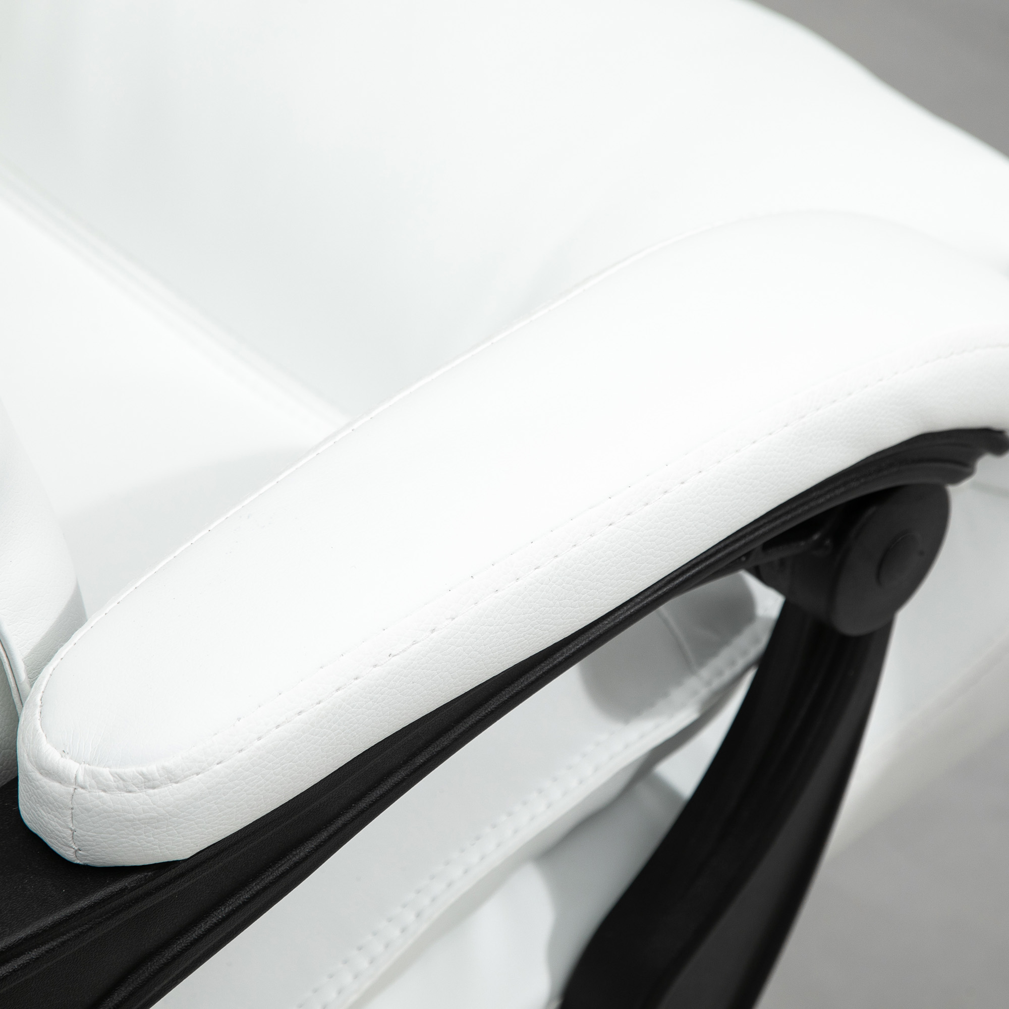 Bürostuhl mit Liegefunktion, ergonomisch höhenverstellbar  mit Fußstütze, gepolstert, bis 135 kg belastbar, 66 x 72 x 122-130 cm, Weiß