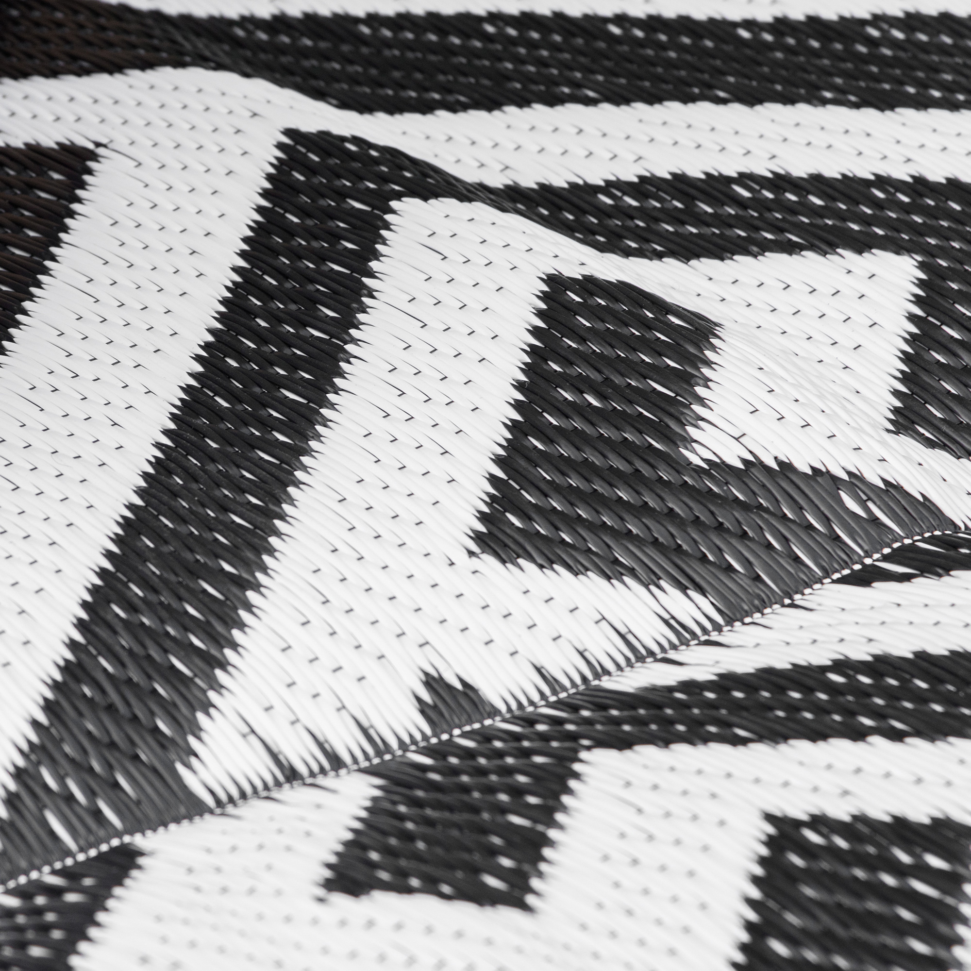 Outdoor-Teppich, beidseitig nutzbar, strapazierfähig, Rand gegen Ausfransen, schwarz+weiß, 152 x 243 cm