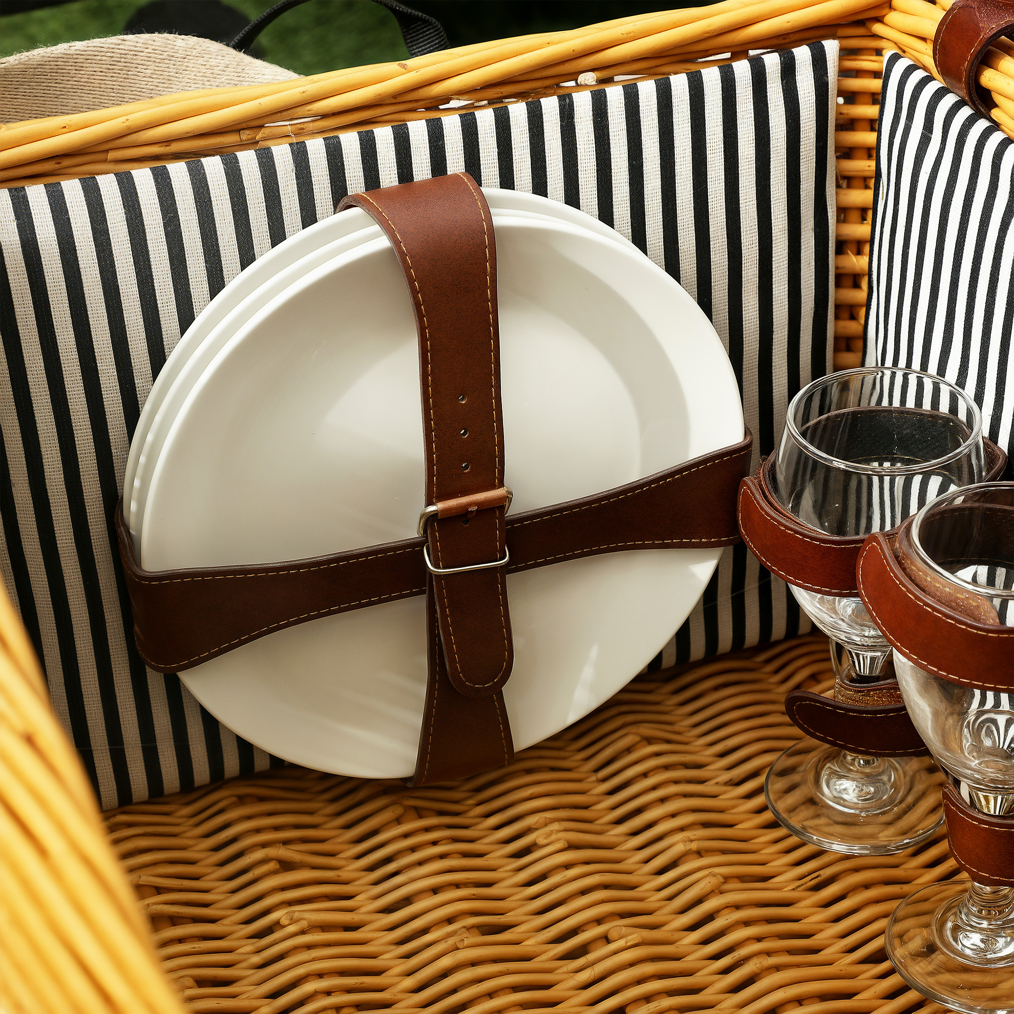 Picknickkorb aus Weidenholz Picknickkoffer für 4 Personen mit Picknickdecke Besteck Set, Flascheöffner Hellbraun