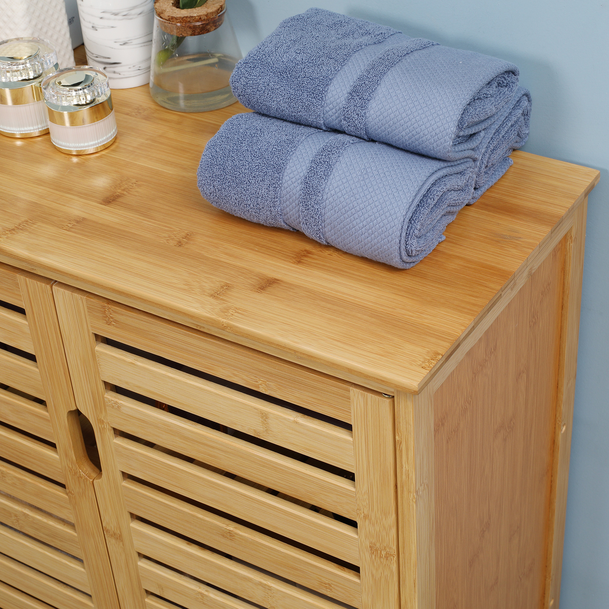 Badezimmerschrank, Bambusschrank mit Lamellendesign für Badezimmer, Flur, kompakte Größe, viel Stauraum, Naturholz