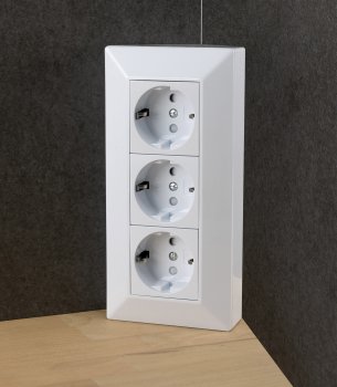 3-fach Steckdosenblock, weiß / 250V~/ 16A, Aufbaumontage