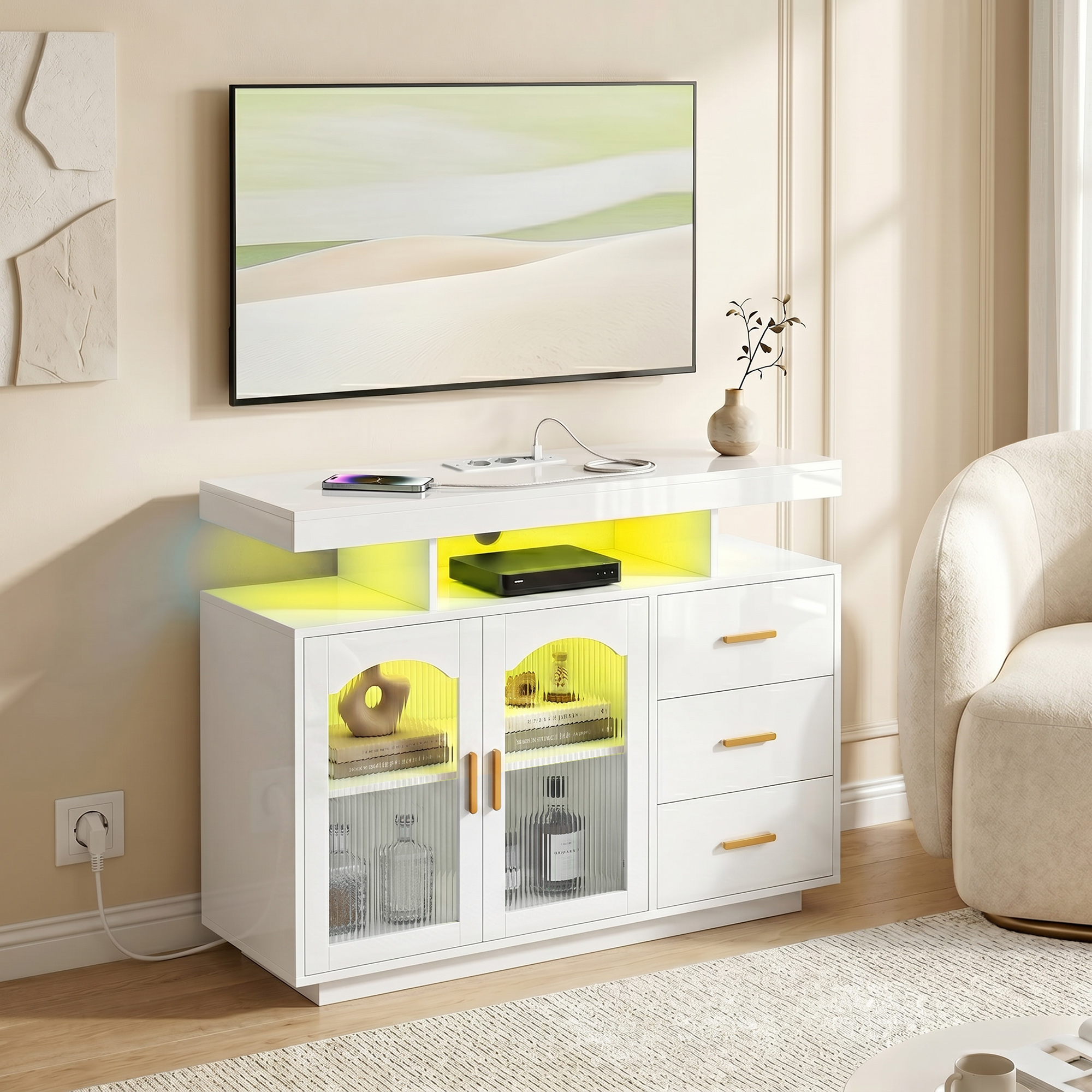 Sideboard mit LED-Beleuchtung, eingebauten Steckdosen, 3 Schubladen, Regalen und 2 Acryl-Türen, Hochglanz Weiß