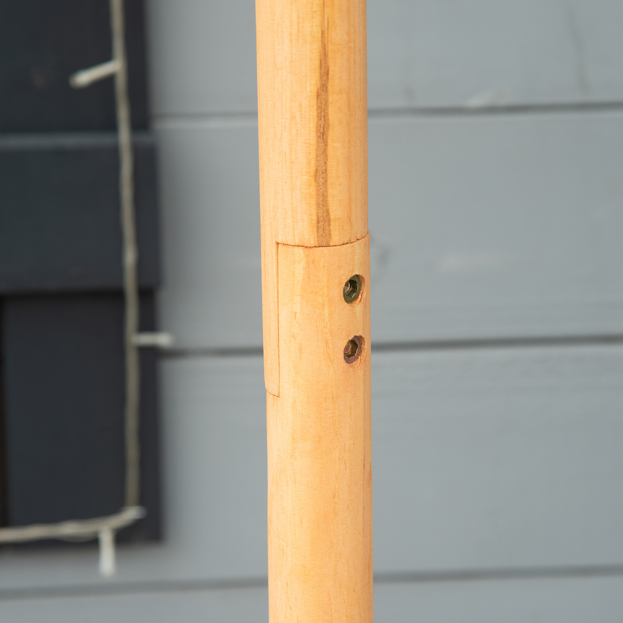 Vogelhaus mit Ständer wetterfestes Vogelfutterhaus mit wetterfestem Zinkdach Futterhaus aus Holz für Wildvögel 40 x 40 x 113 cm Gelb