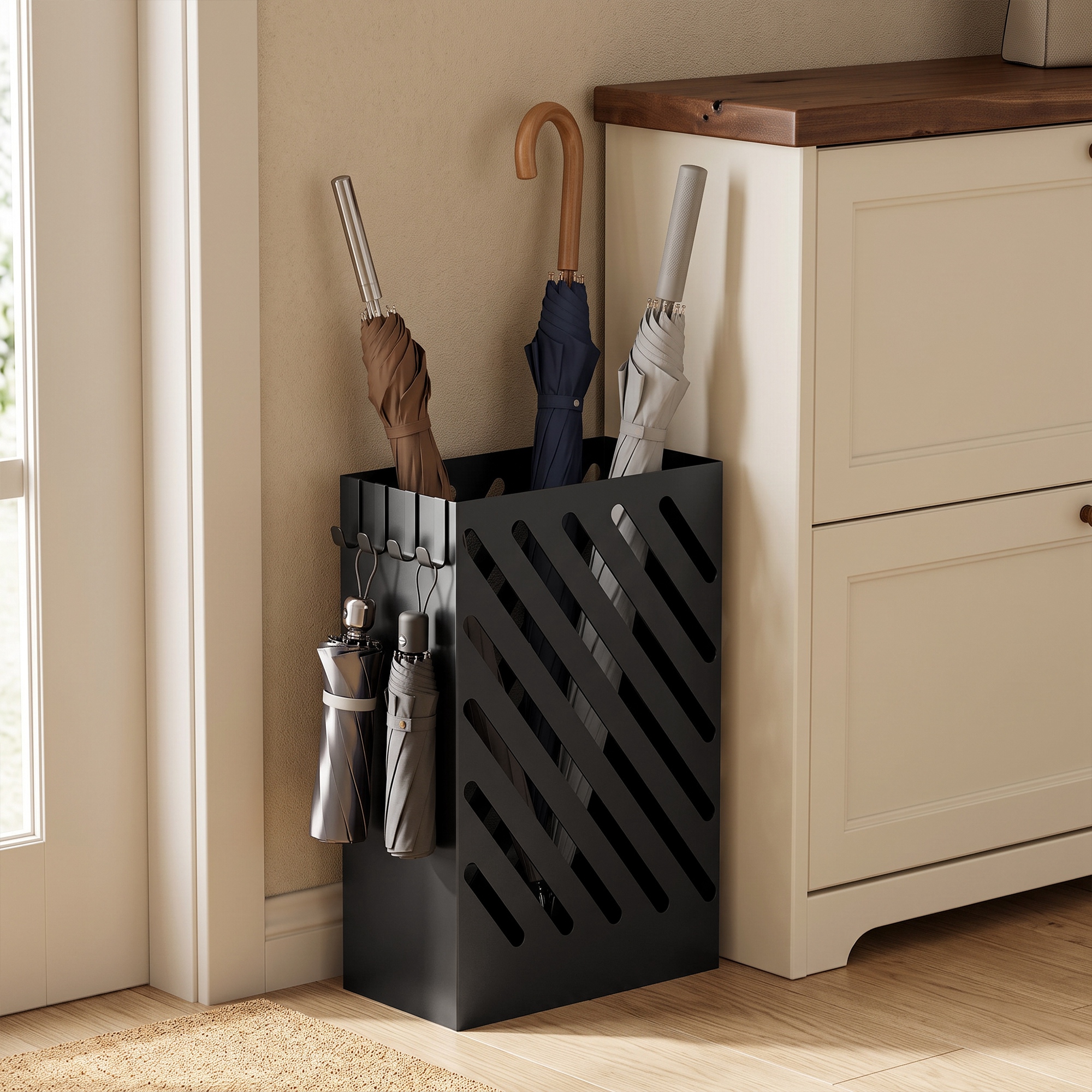 Regenschirmständer mit Tropfschale, 4 Haken, Stahl, 28L x 14B x 41H cm, Schwarz