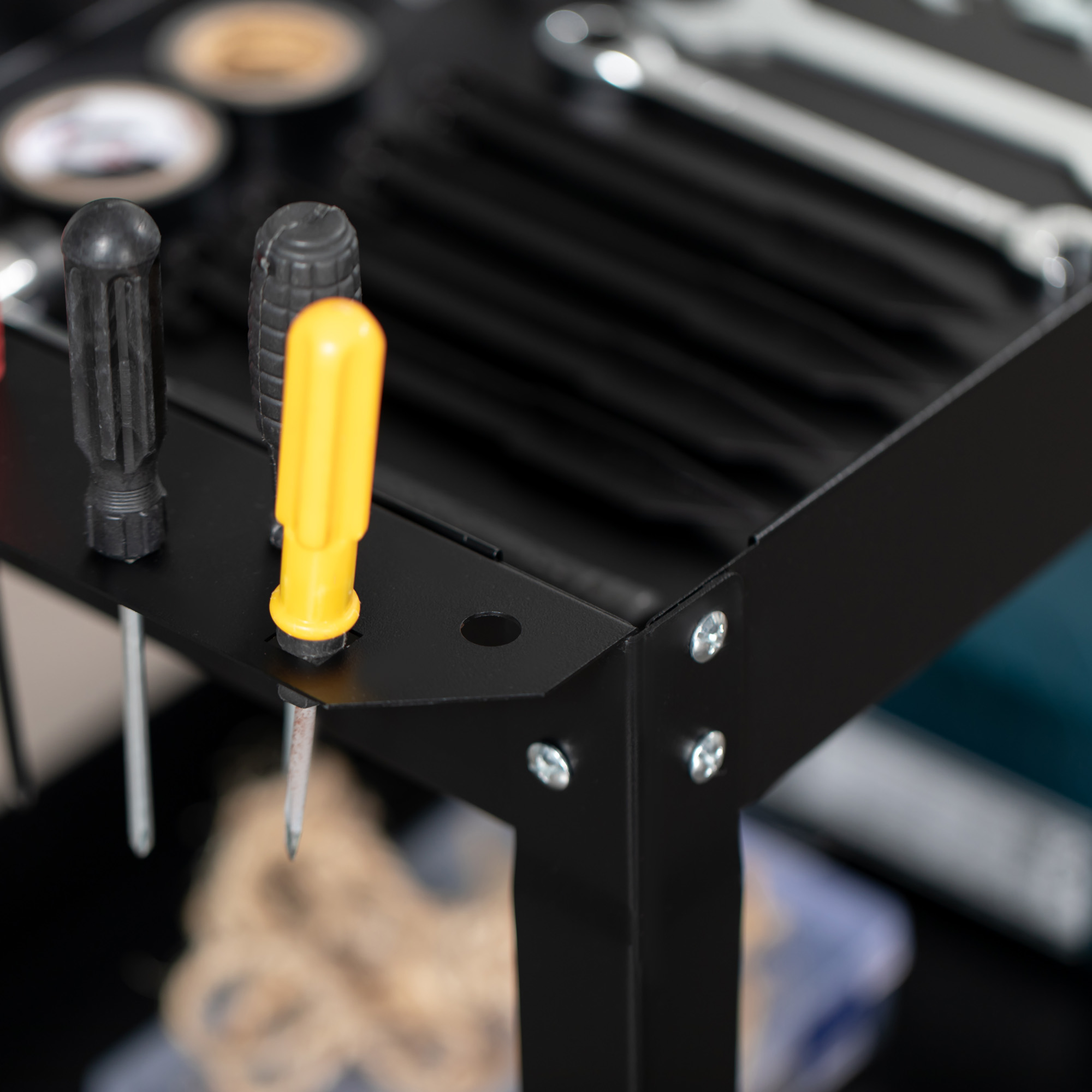 3-stufiger Werkzeugwagen, 4 Rollen, Stahl, 83B x 35,3T x 76H cm, Schwarz