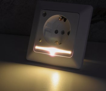 DELPHI Schutzkontakt-Steckdose mit LED / weiß, 250V~/ 16A, Licht mit Sensor