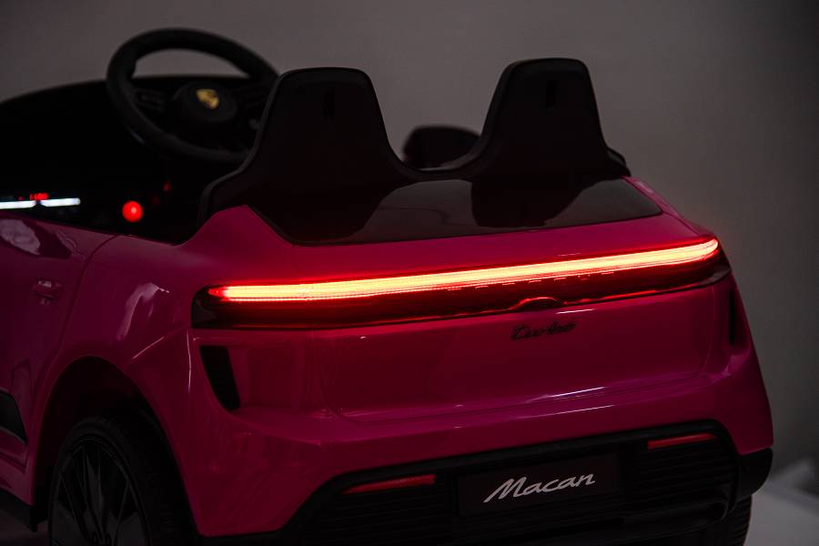 Elektro Kinderfahrzeug „Porsche Macan“ - pink