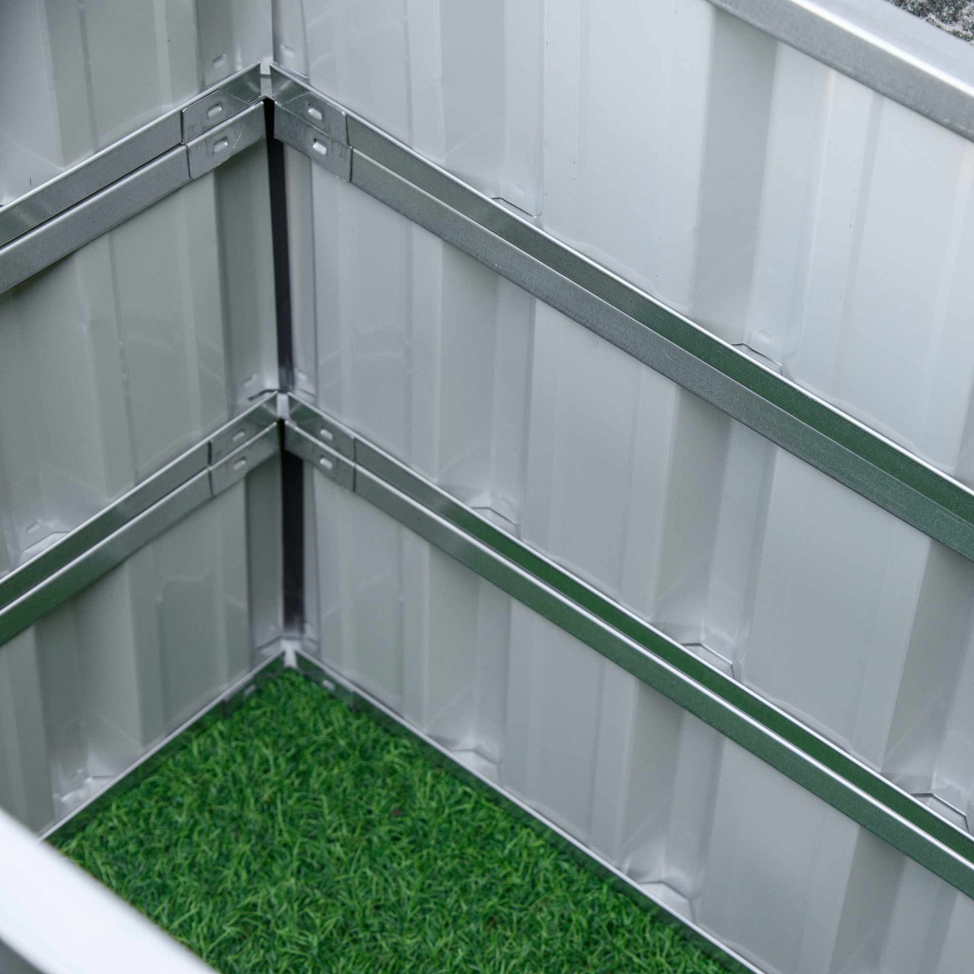 Hochbeet aus Stahl 3-stufige Gartenbeet mit T-Form-Pflanzenschilder Handschuhe Pflanzenbeet Kräuterbeet Blumentreppe für Balkon Garten Dunkelgrau 118 x 118 x 62 cm