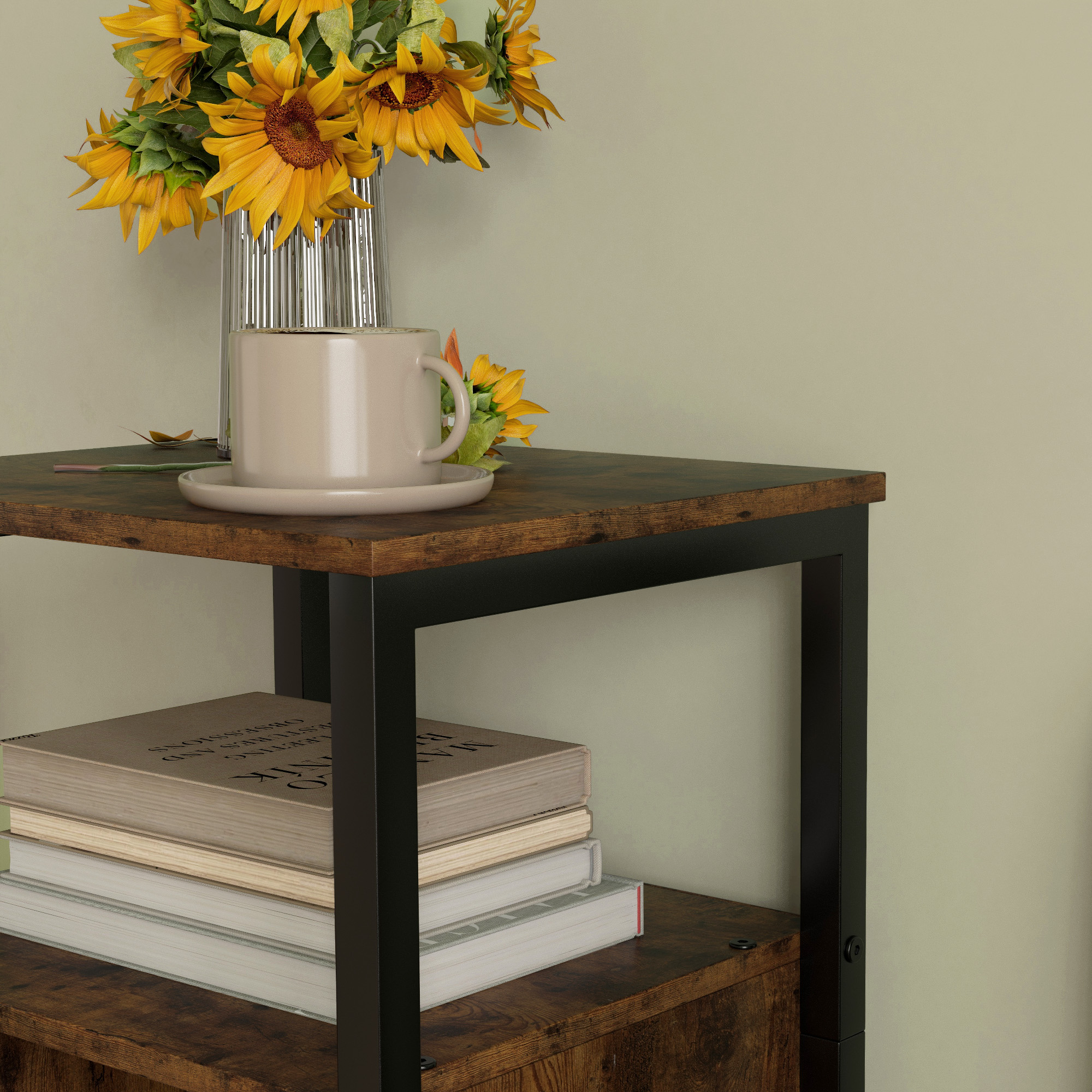 Beistelltisch mit Stauraum, 2 offene Regale, 3-stufig verstellbar, magnetische Tür, Braun