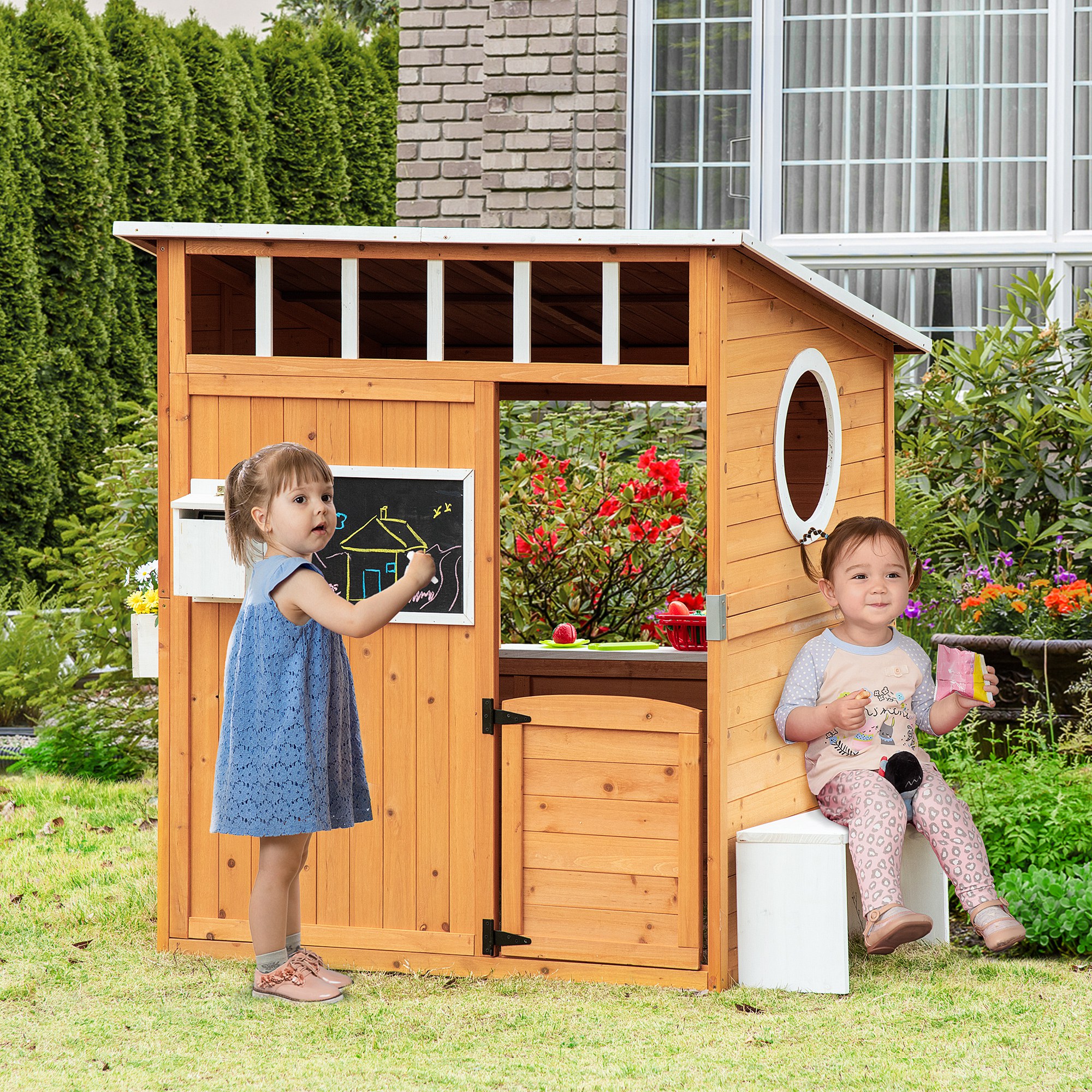 Kinderspielhaus aus Naturholz, mit Briefkasten und Blumenkasten, Natur