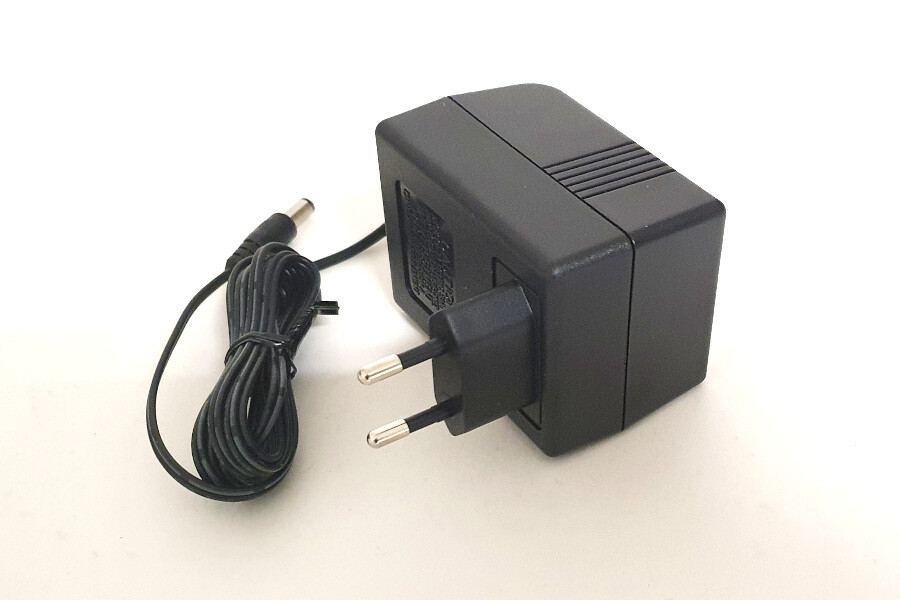 Ladegerät 12V / 1000mA