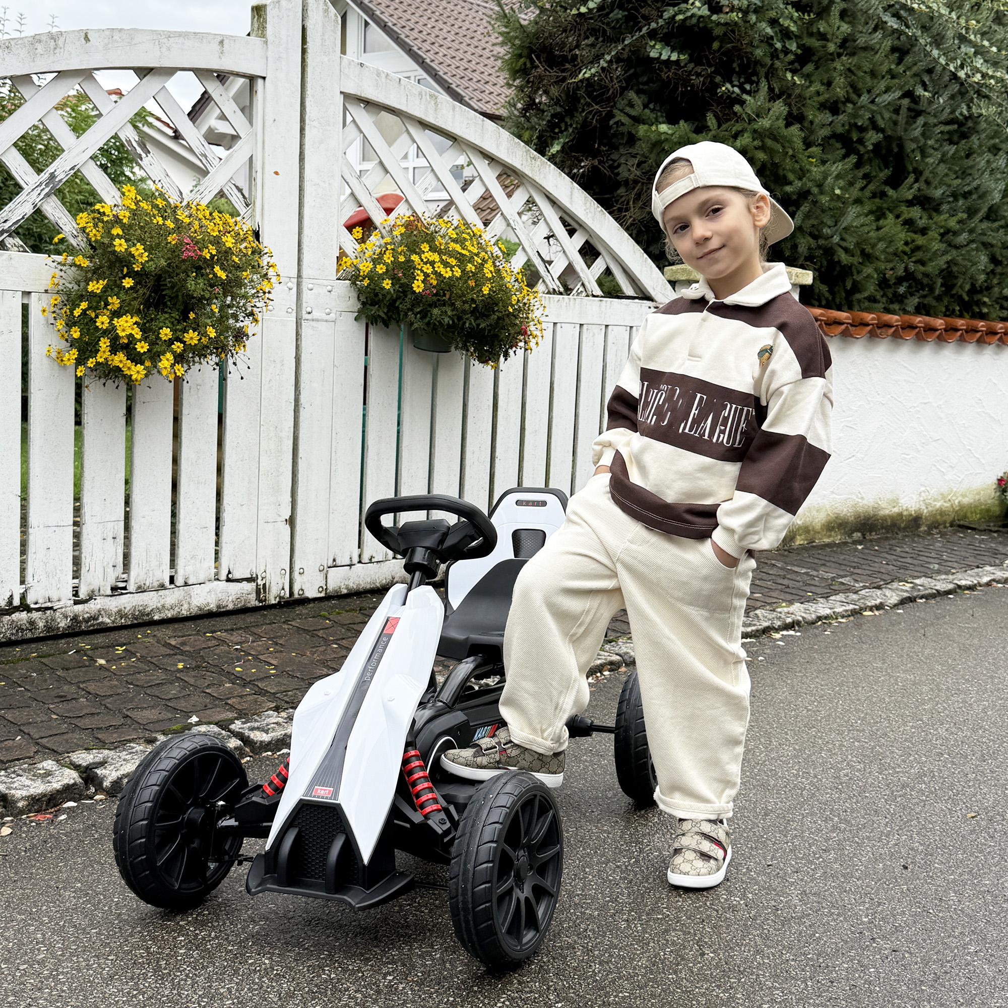 Go-Kart für Kinder, Elektro-Kart, bis 5 km/h, Sicherheitsgurt, Sitz mit Rückenlehne, Kunststoff, Metall, Weiß