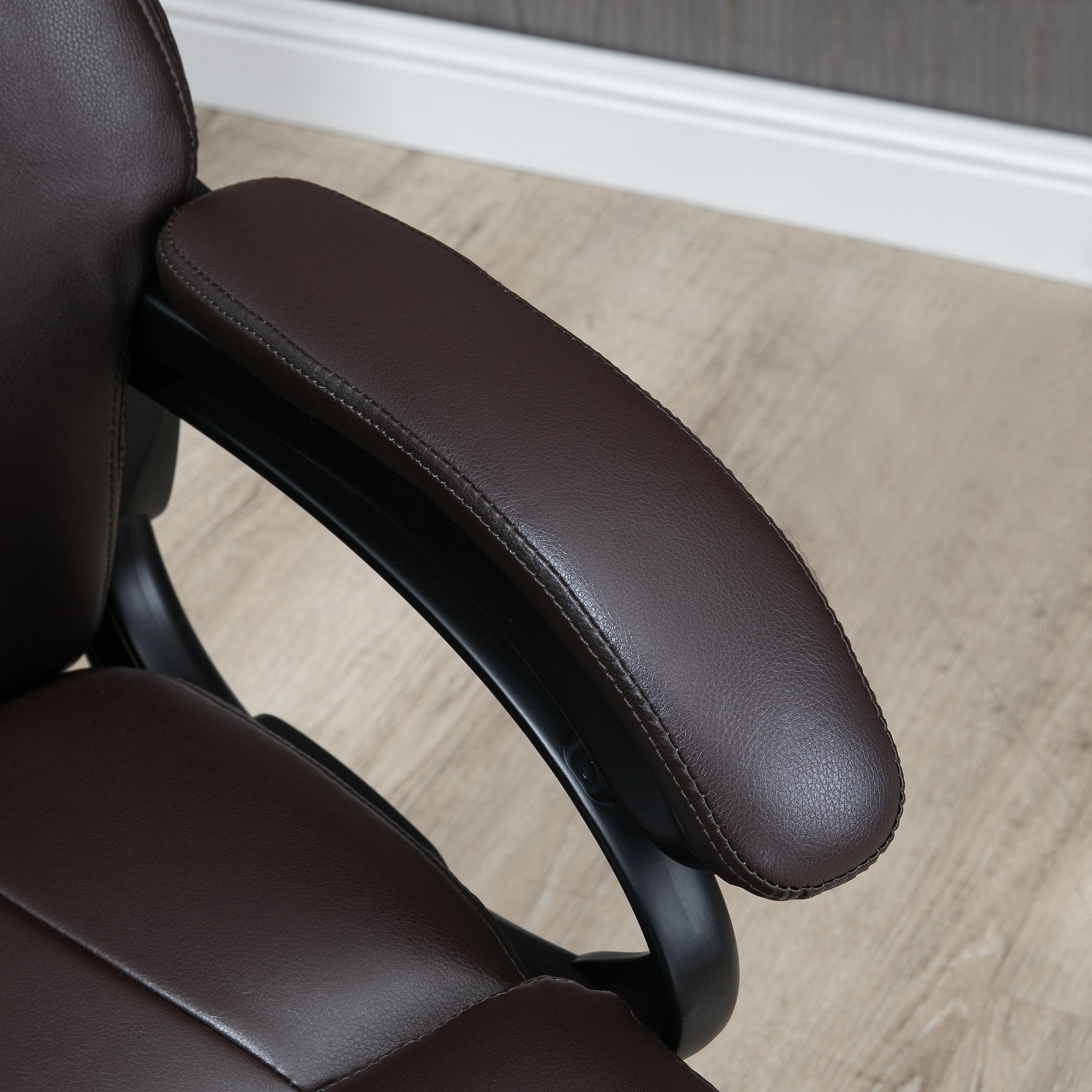 Bürostuhl Chefsessel Gaming Stuhl Drehstuhl Wippfunktion Dicke Polsterung 180 kg Belastbarkeit ergonomisches Design höhenverstellbar Kunstleder Braun 72x83x114-122 cm