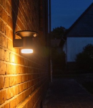LED Solar Wandleuchte "SWL-AS500" / IP44, warmweiß 3000K, PIR Sensor