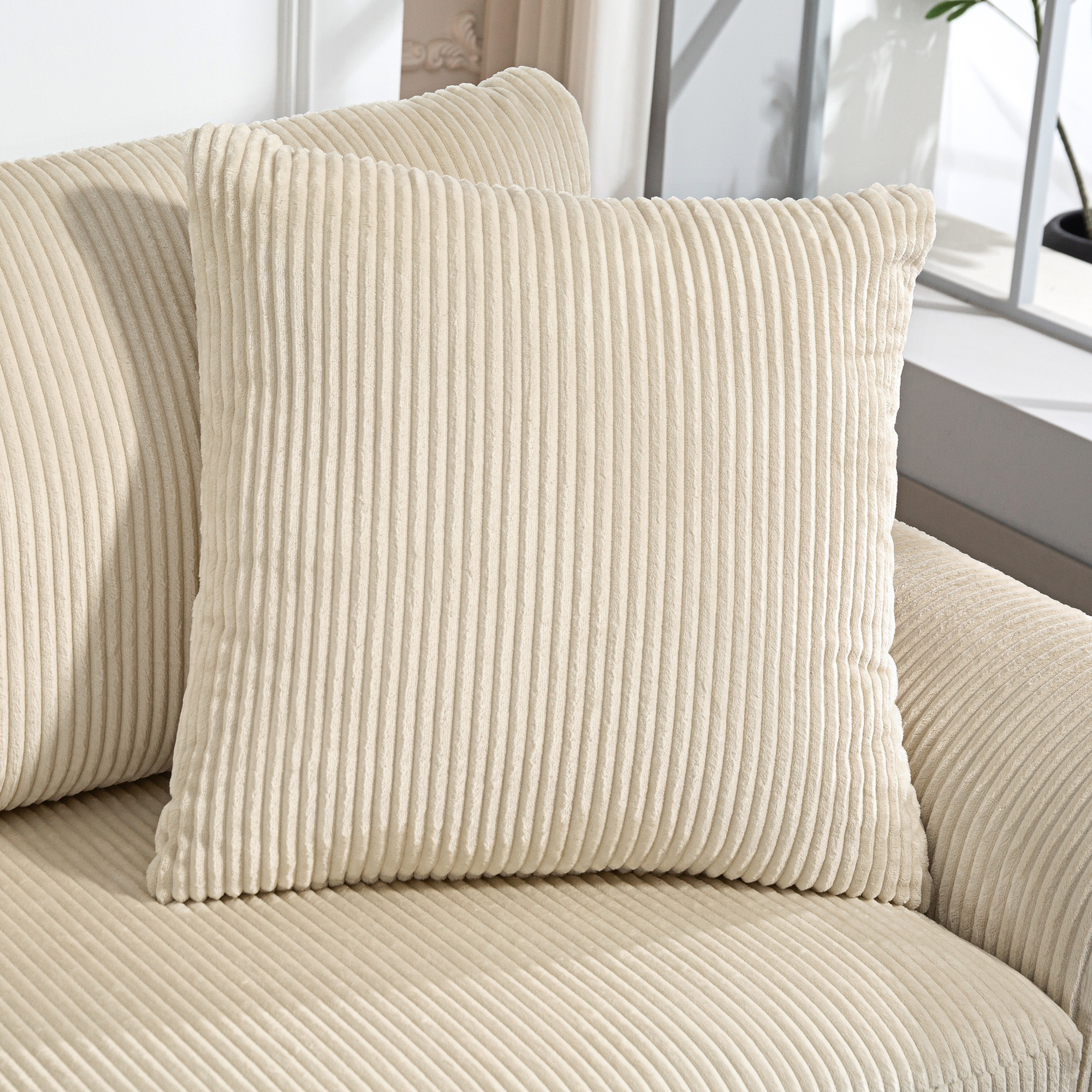 3-Sitzer-Sofa mit Zierkissen, Cordsofa für Wohnzimmer, Schlafzimmer, 212 cm breit, Cremeweiß