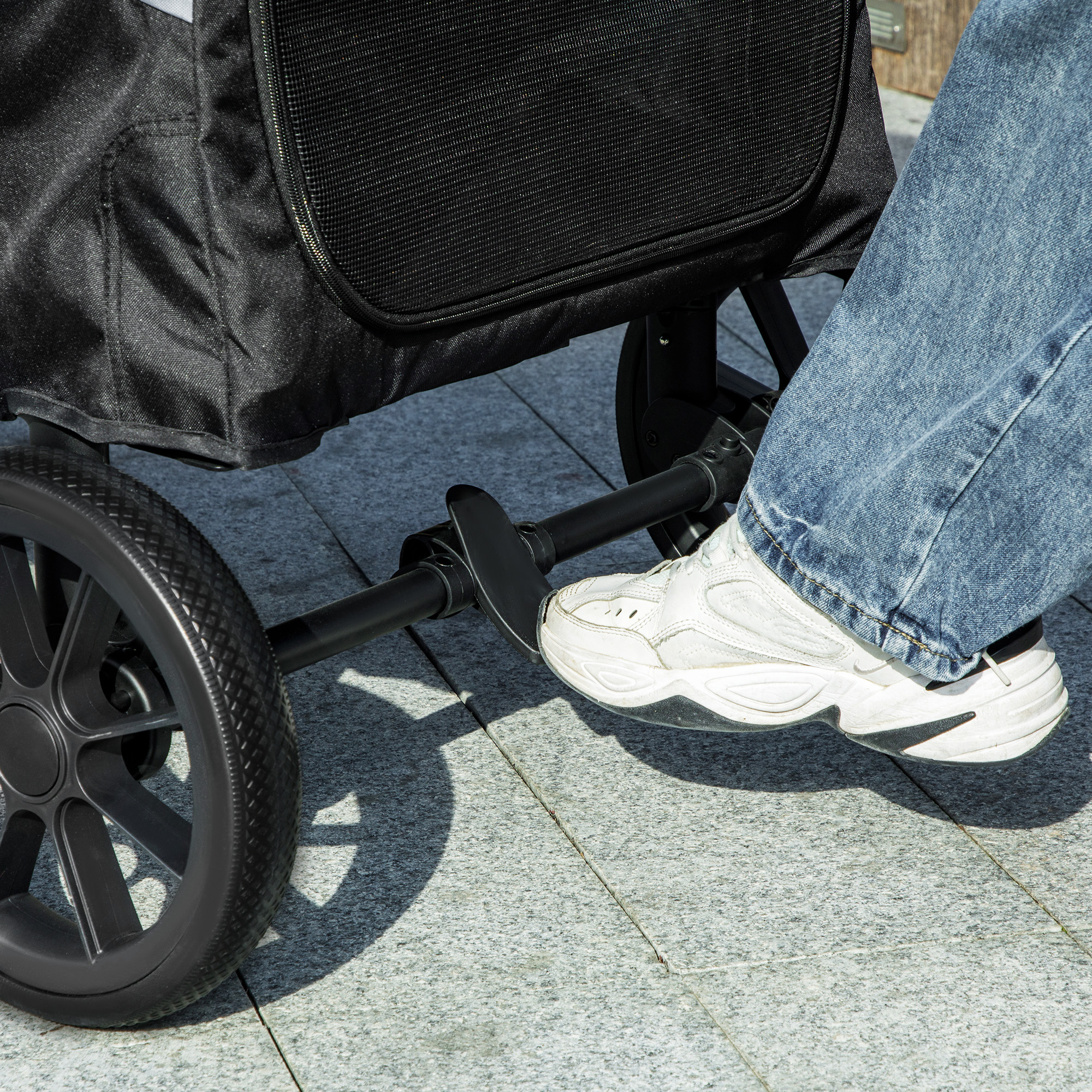 Hundewagen, Faltbarer Hundebuggy für große Hunde, Haustierwagen mit 4 Rädern, Sicherheitsleinen, Bremsen, Grau