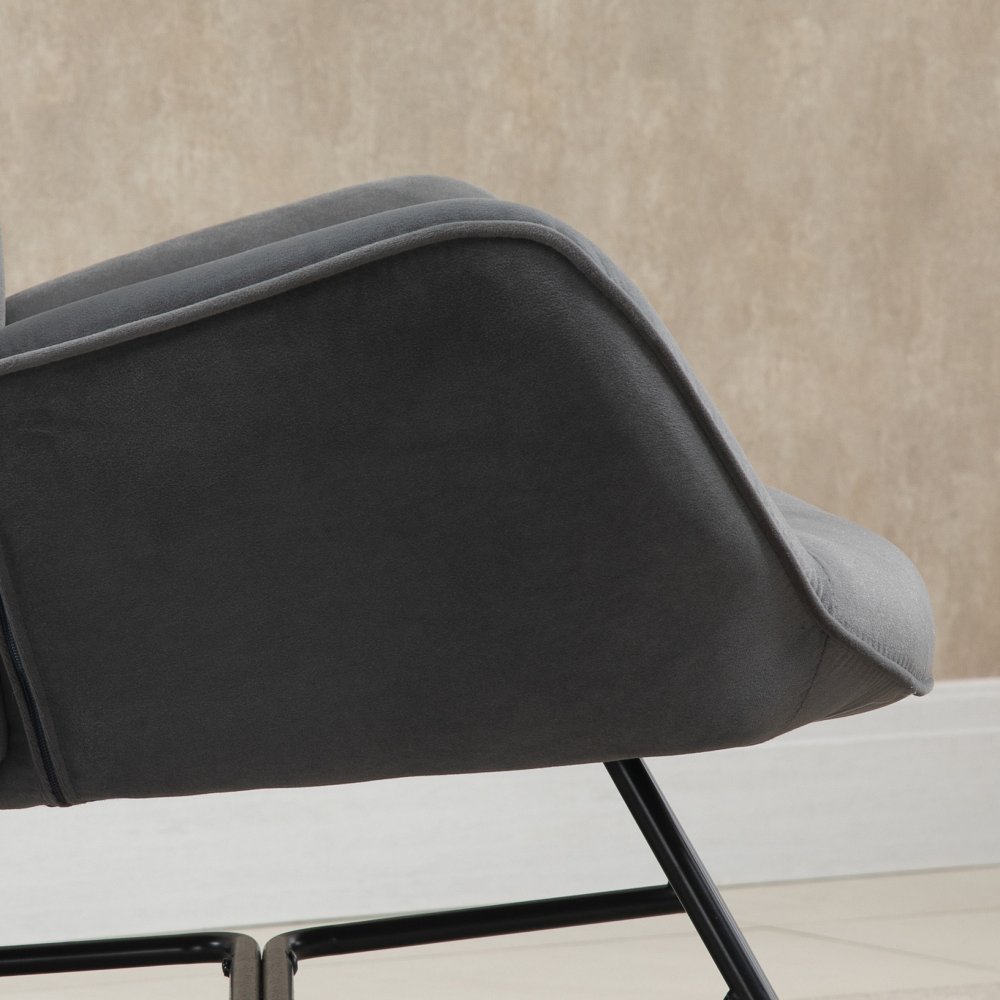 Schaukelstuhl mit Steppung, Holzkufen, Samtoptik, bis 150 kg, Dunkelgrau