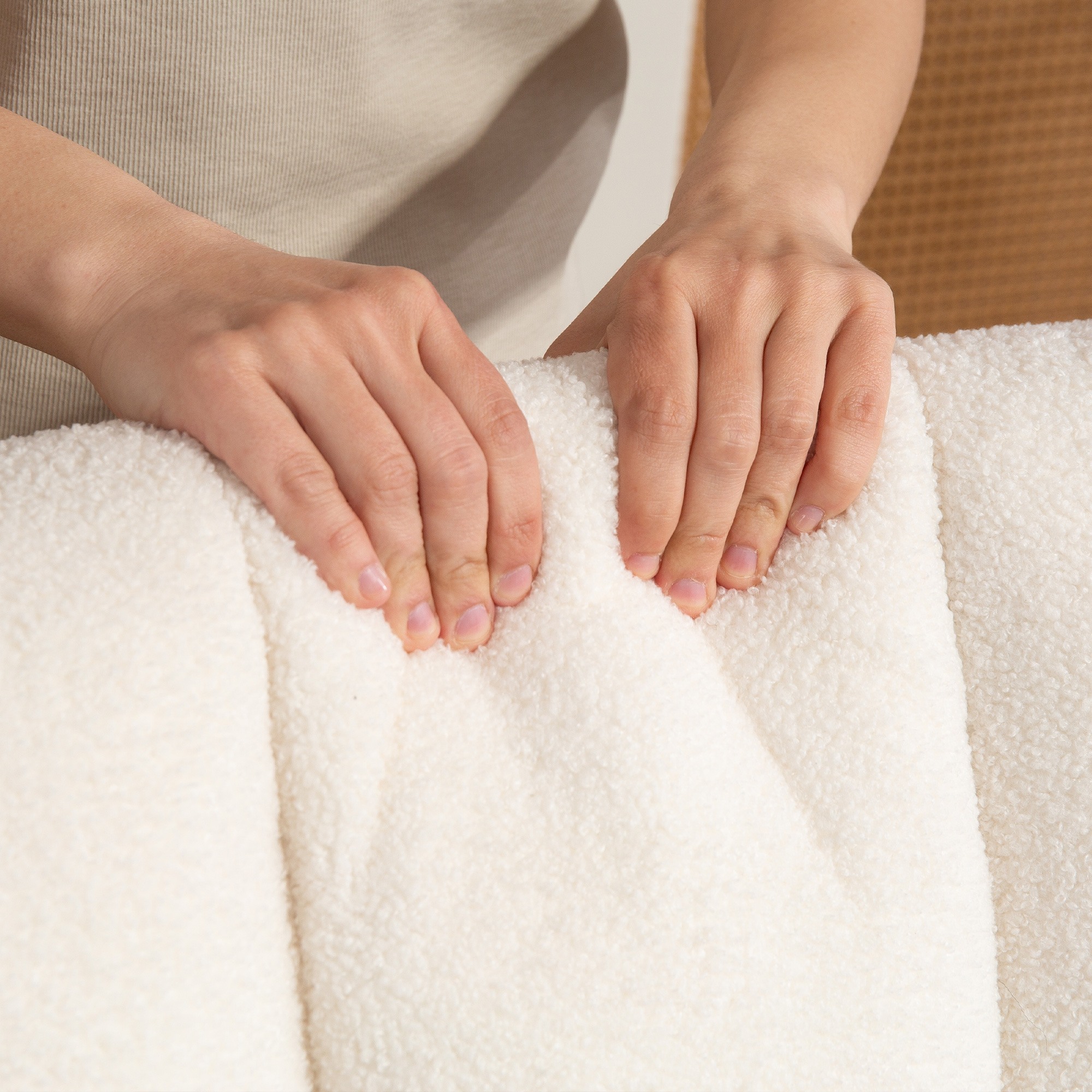 Schaukelstuhl mit Fußhocker, Fleece-Bezug, Hohe Rückenlehne, Holzbeine, Fußpads, Weiß