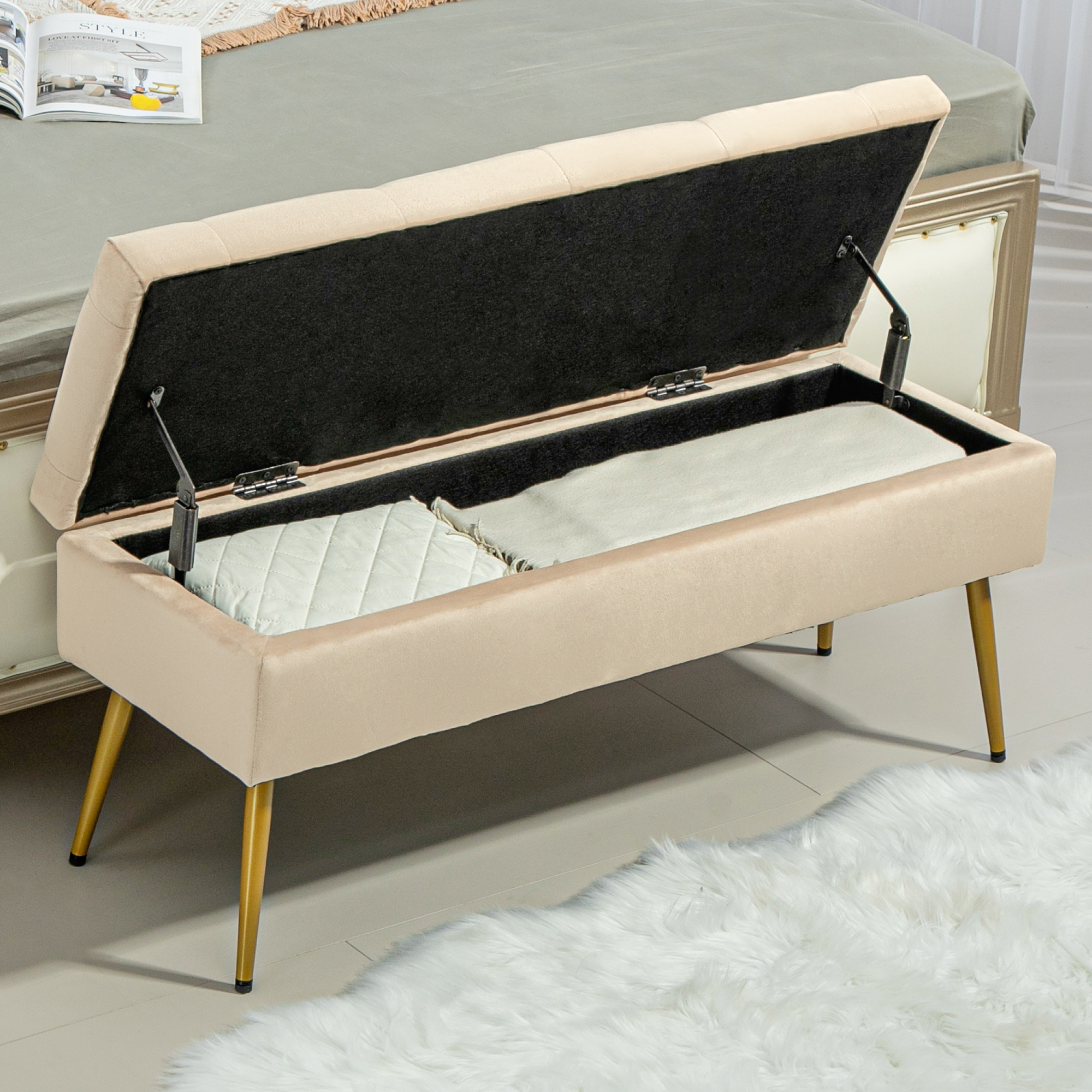 Stauraum-Sitzbank in Samtoptik, gepolsterter Fußhocker mit getuftetem Design, Metallrahmen, 102 x 35 x 43 cm, Beige